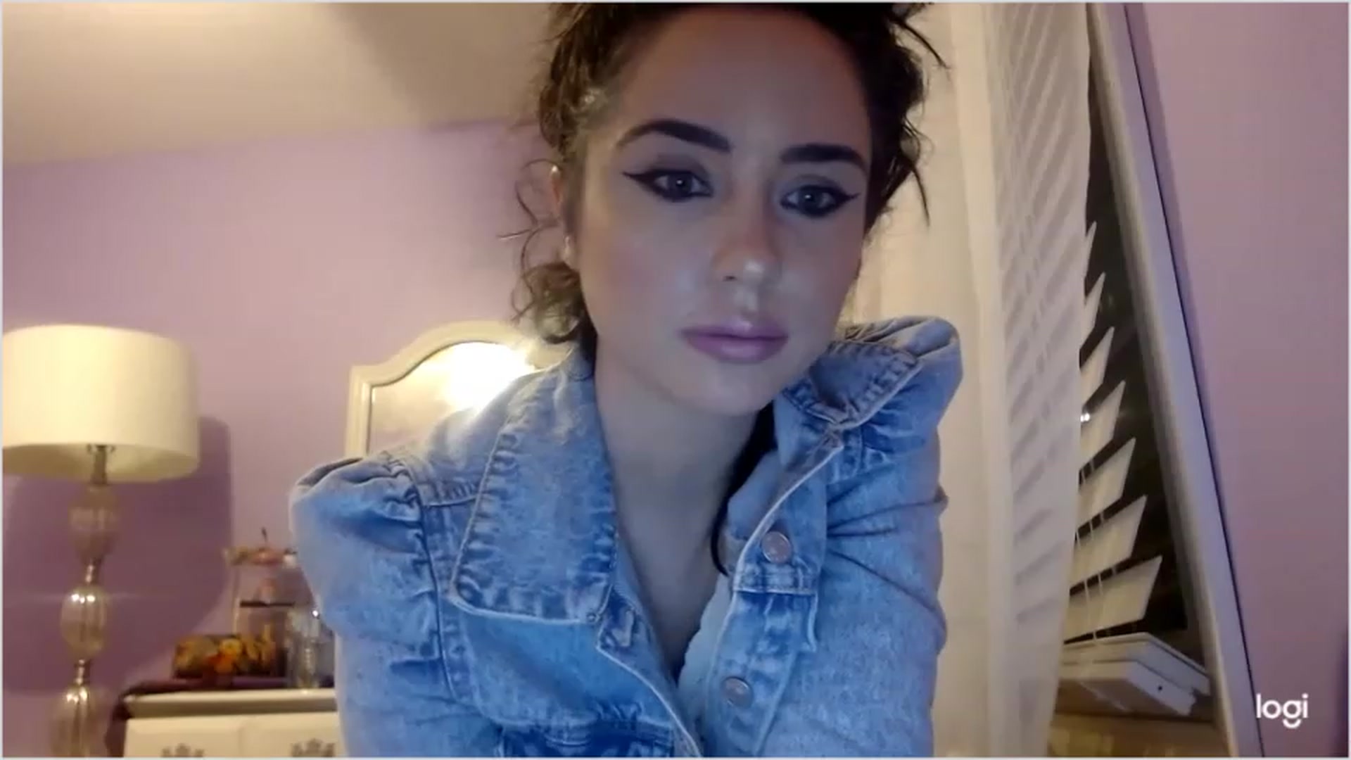 Gallery image thumbnail from Angel_baby124's myfreecams stream on, 12/13/2022, 24:59 image 6 of 20