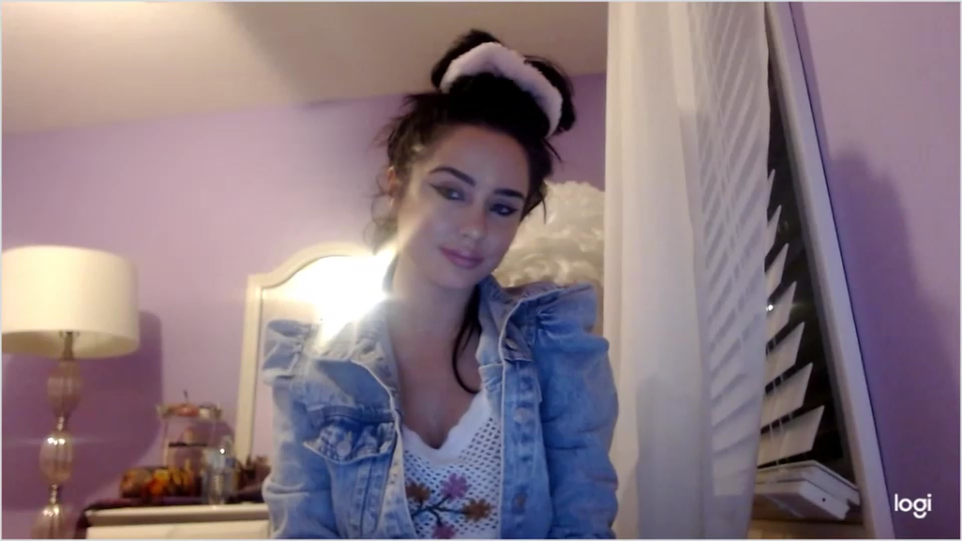 Gallery image thumbnail from Angel_baby124's myfreecams stream on, 12/13/2022, 24:59 image 3 of 20