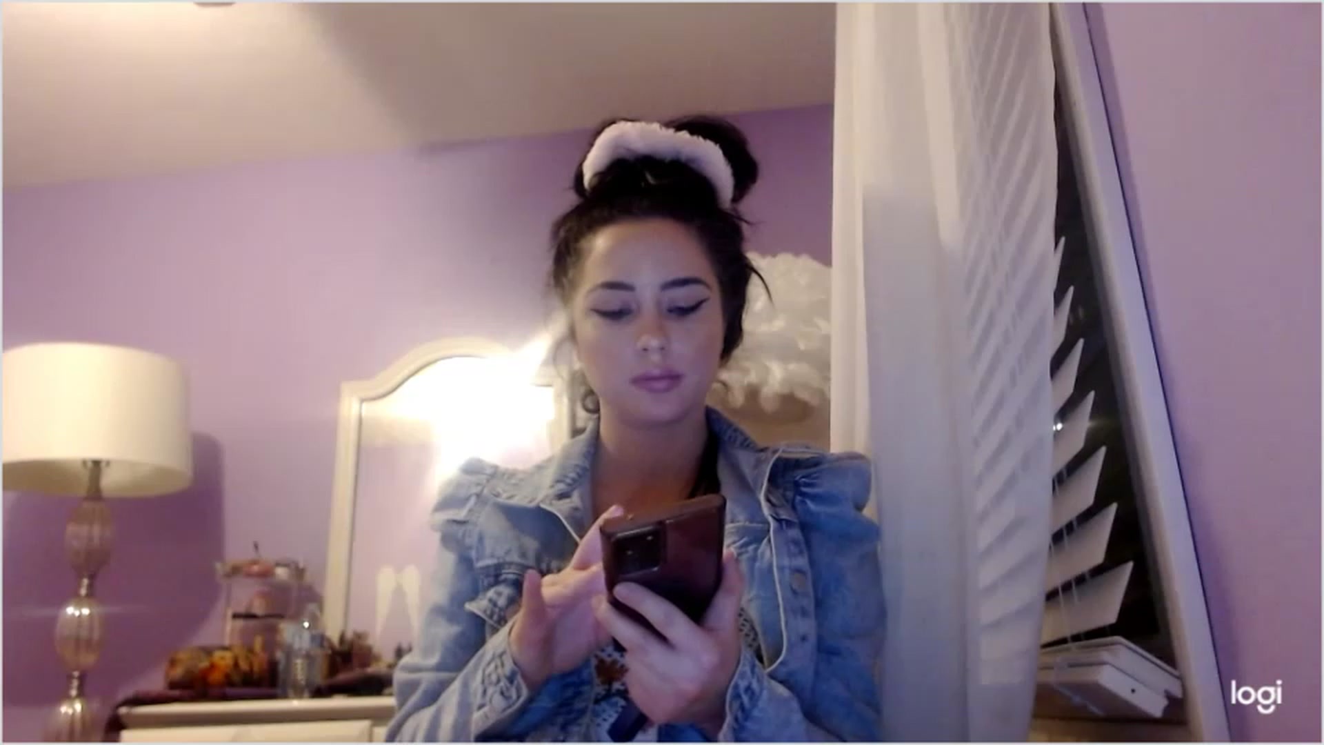 Gallery image thumbnail from Angel_baby124's myfreecams stream on, 12/13/2022, 24:59 image 4 of 20