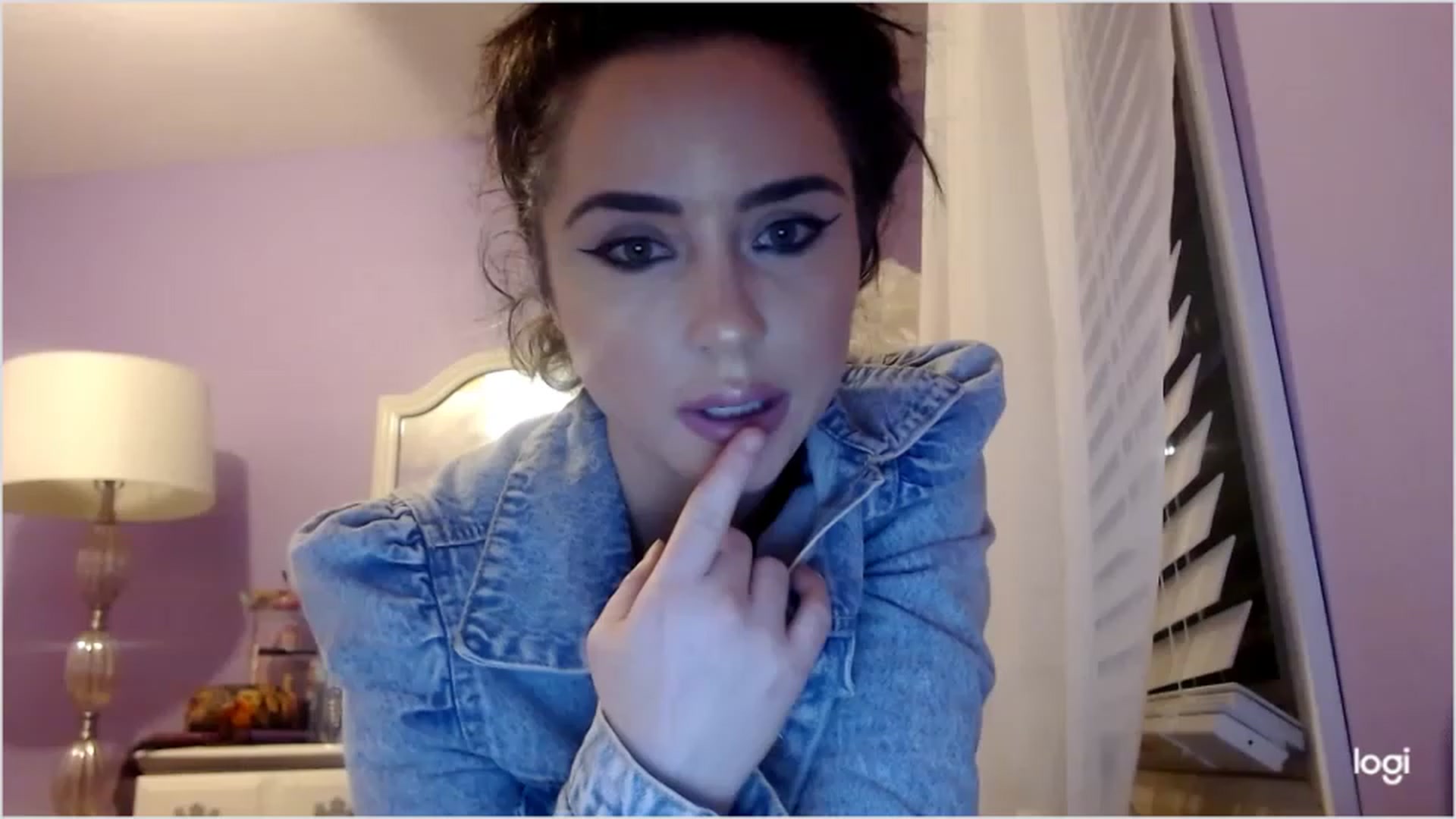 Gallery image thumbnail from Angel_baby124's myfreecams stream on, 12/13/2022, 24:59 image 5 of 20