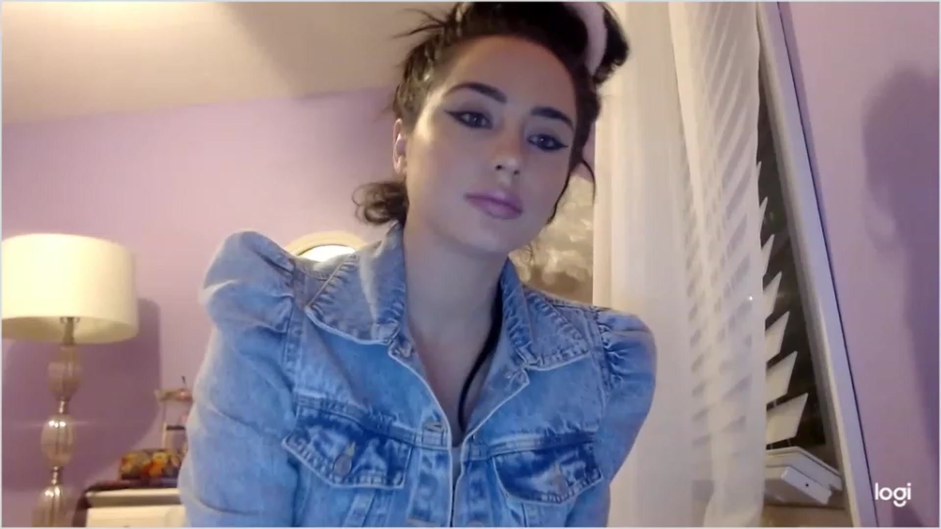 Gallery image thumbnail from Angel_baby124's myfreecams stream on, 12/13/2022, 24:59 image 19 of 20