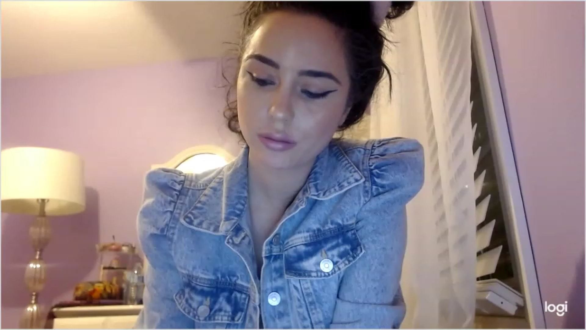 Gallery image thumbnail from Angel_baby124's myfreecams stream on, 12/13/2022, 24:59 image 17 of 20