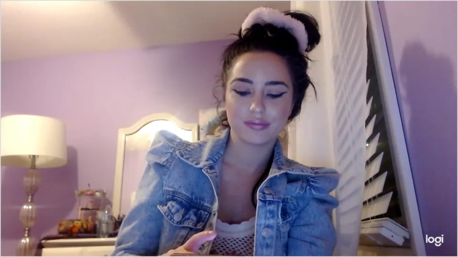Gallery image thumbnail from Angel_baby124's myfreecams stream on, 12/13/2022, 24:59 image 8 of 20
