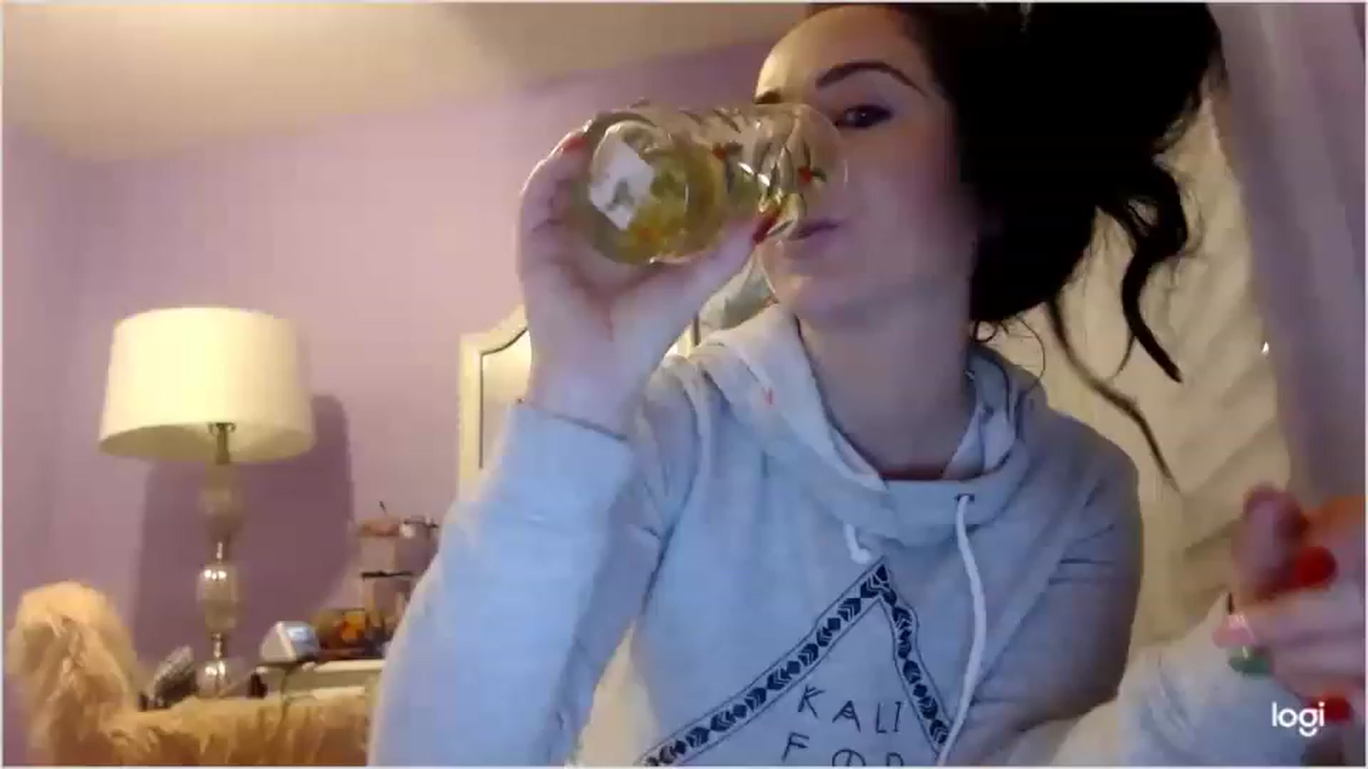 Gallery image thumbnail from Angel_baby124's myfreecams stream on, 12/21/2022, 04:30 image 6 of 20