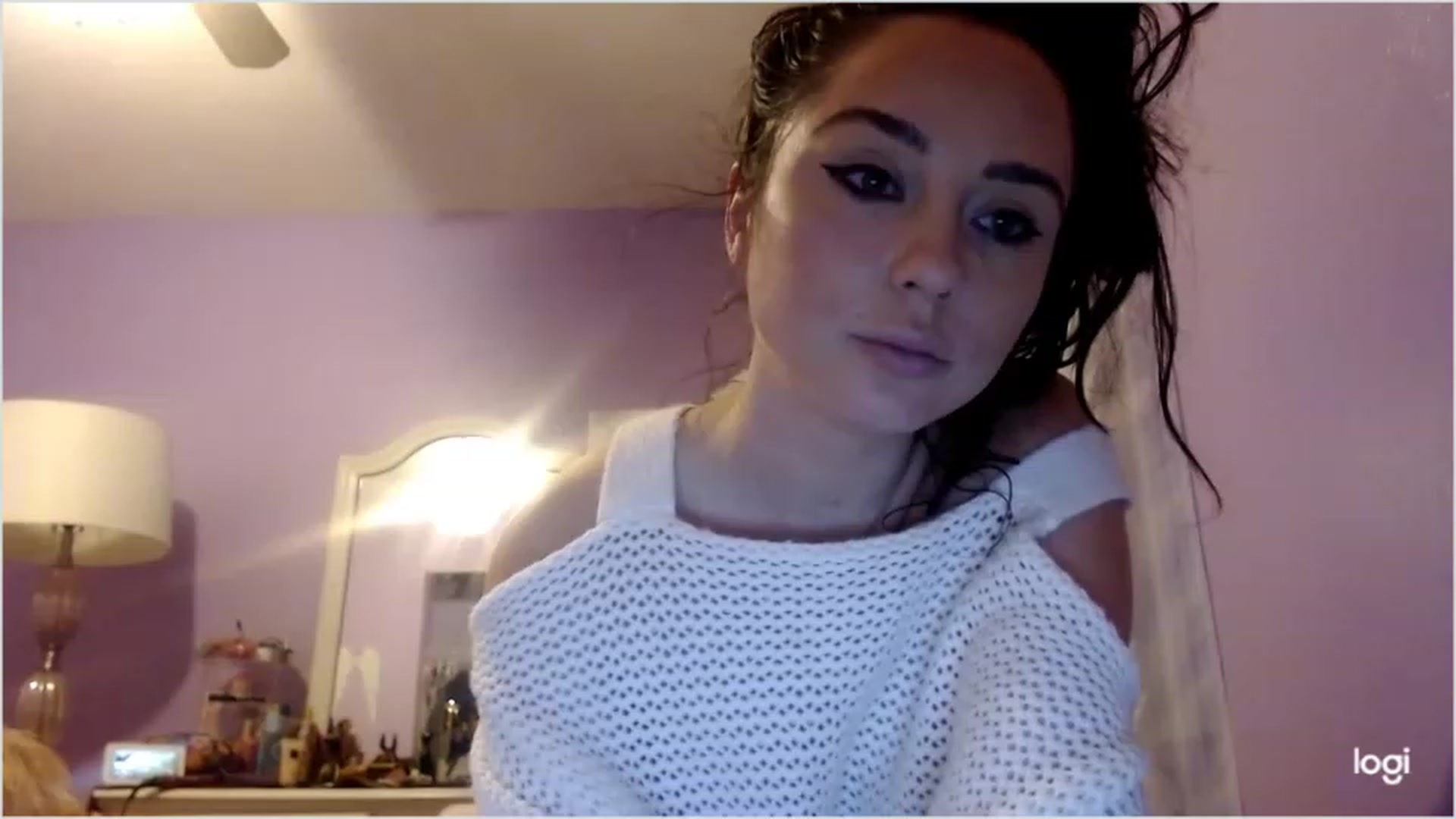 Gallery image thumbnail from Angel_baby124's myfreecams stream on, 12/25/2022, 03:43 image 17 of 20