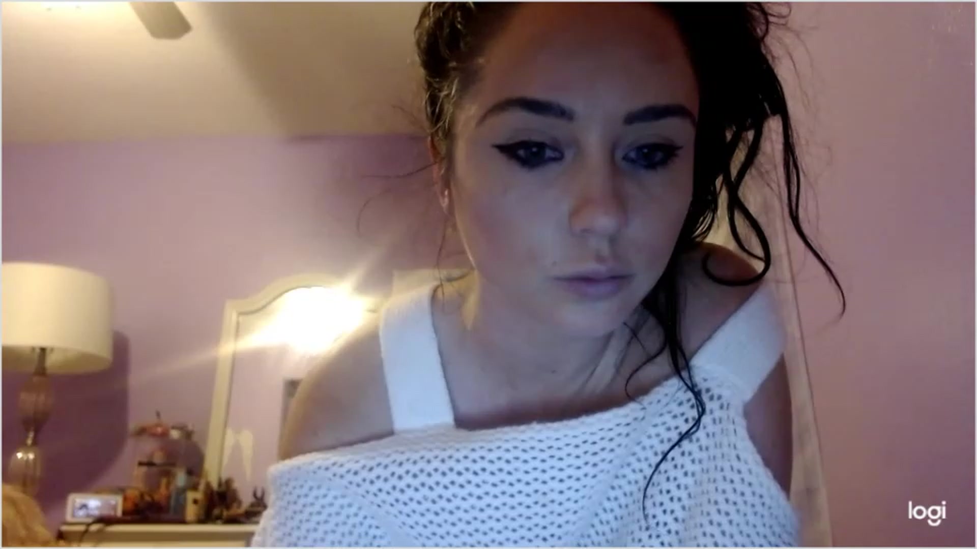 Gallery image thumbnail from Angel_baby124's myfreecams stream on, 12/25/2022, 03:43 image 16 of 20