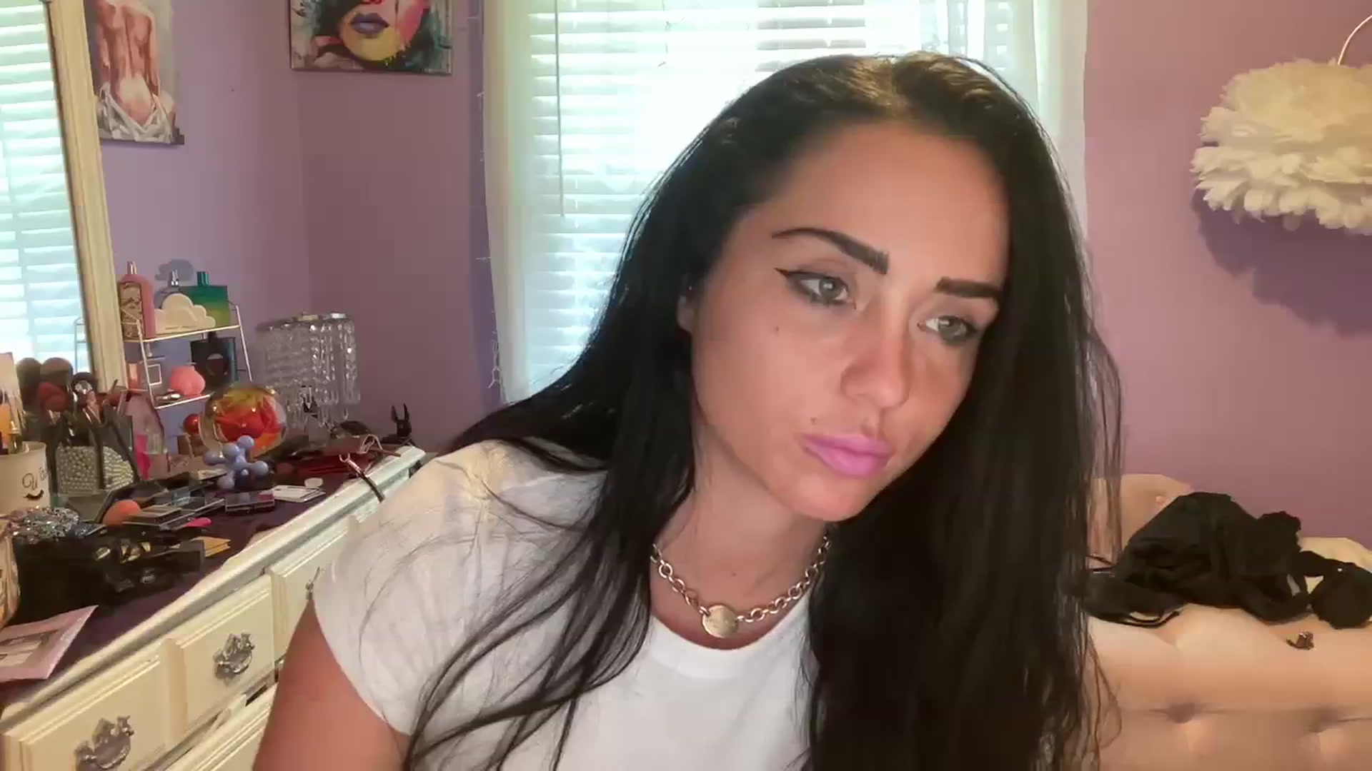 Gallery image thumbnail from Angel_baby124's myfreecams stream on, 08/08/2023, 20:37 image 4 of 20