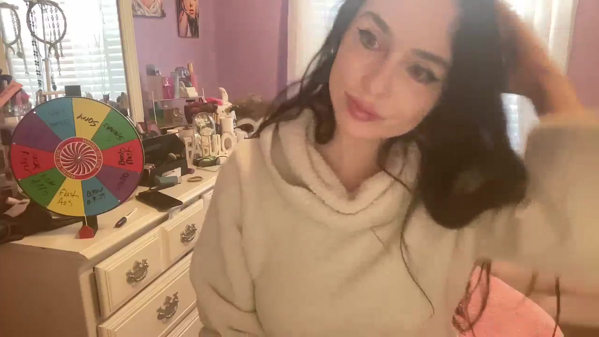 Gallery image thumbnail from Angel_baby124's myfreecams stream on, 01/17/2024, 14:57 image 9 of 20