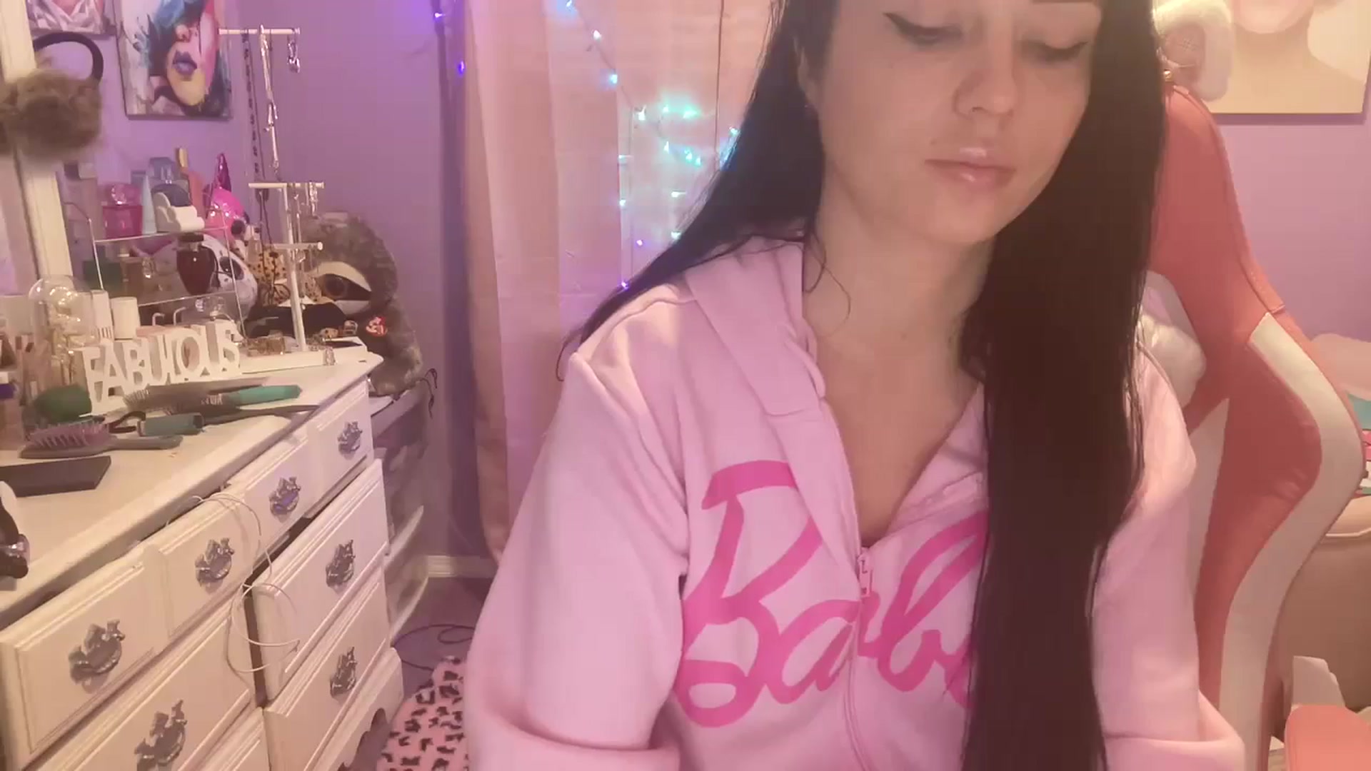 Gallery image thumbnail from Angel_baby124's myfreecams stream on, 02/22/2024, 14:55 image 16 of 20