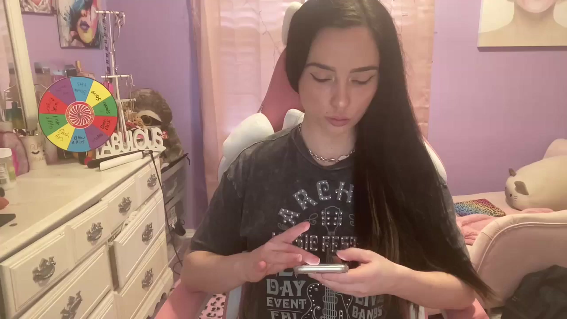 Gallery image thumbnail from Angel_baby124's myfreecams stream on, 03/06/2024, 18:10 image 6 of 20