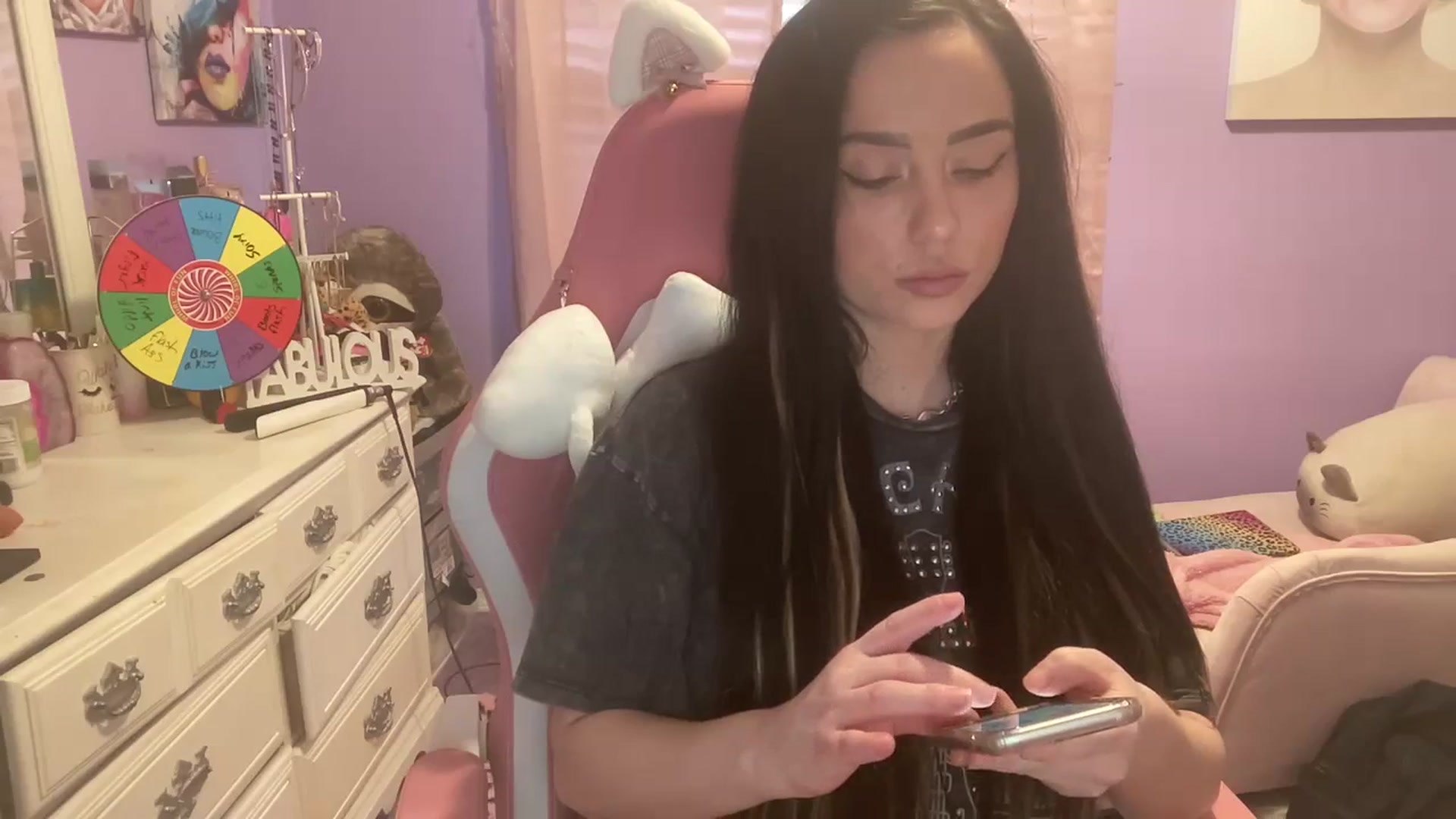 Gallery image thumbnail from Angel_baby124's myfreecams stream on, 03/06/2024, 18:10 image 4 of 20