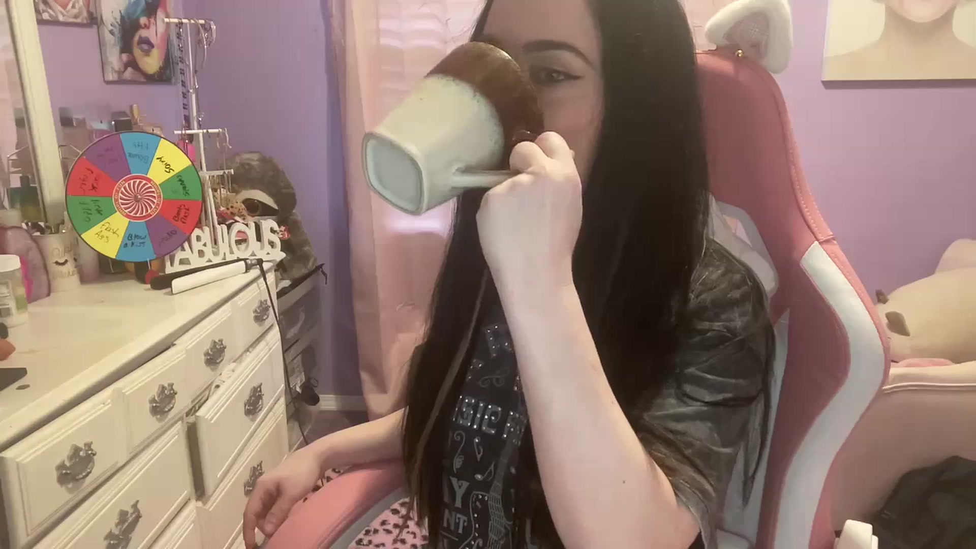 Gallery image thumbnail from Angel_baby124's myfreecams stream on, 03/06/2024, 18:10 image 5 of 20