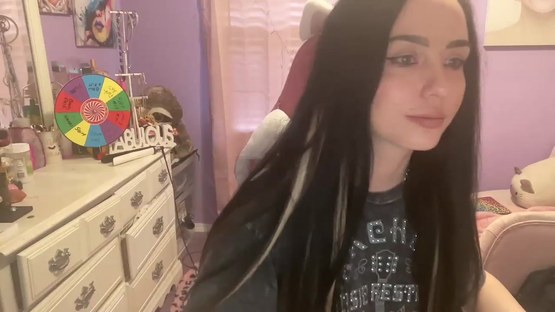Gallery image thumbnail from Angel_baby124's myfreecams stream on, 03/06/2024, 18:10 image 11 of 20
