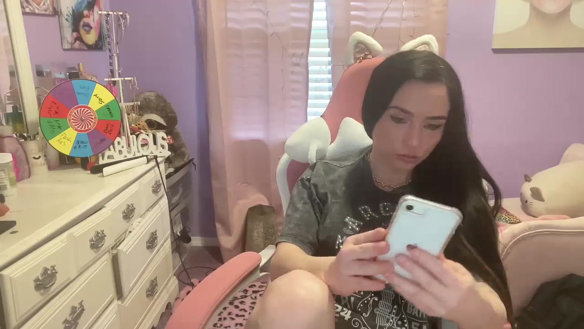 Gallery image thumbnail from Angel_baby124's myfreecams stream on, 03/06/2024, 18:10 image 7 of 20
