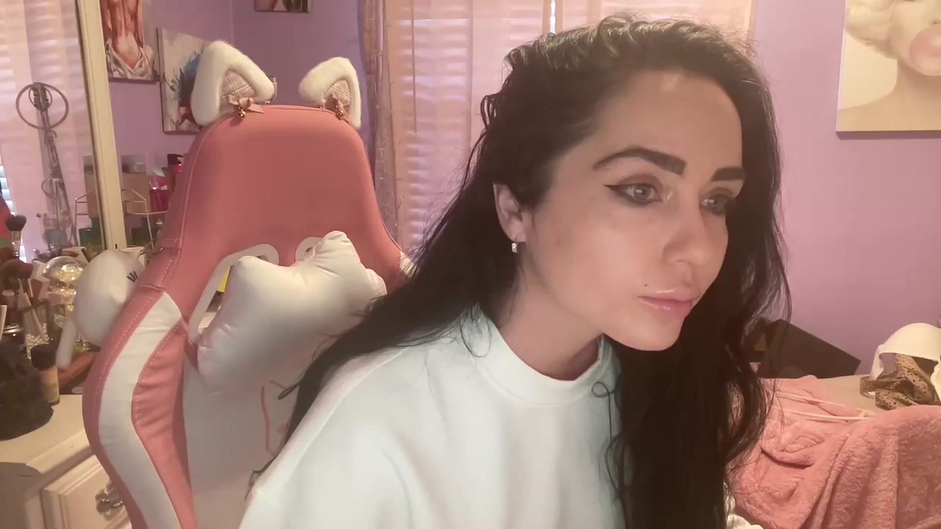 Gallery image thumbnail from Angel_baby124's myfreecams stream on, 03/25/2024, 14:33 image 4 of 20