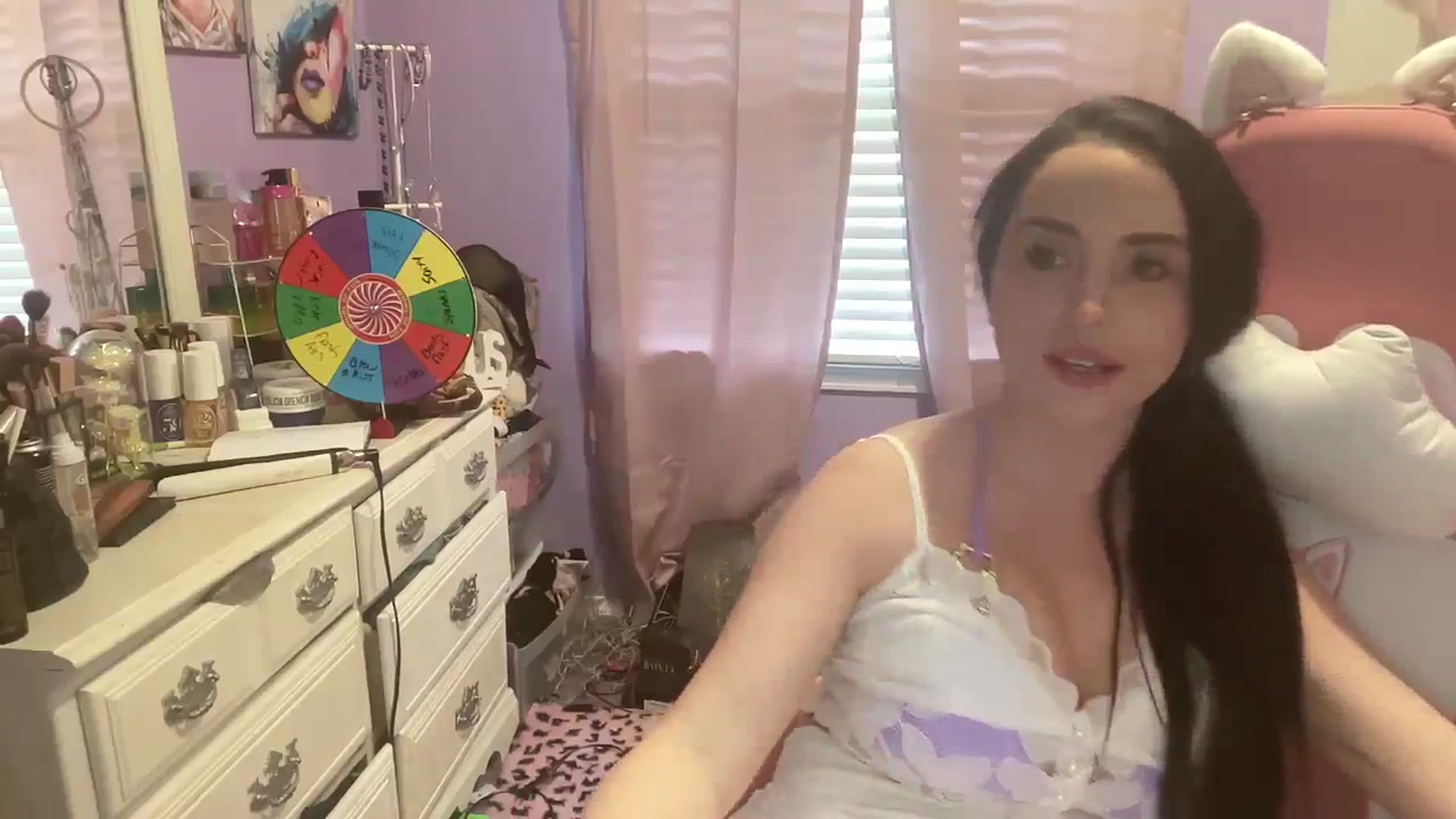 Gallery image thumbnail from Angel_baby124's myfreecams stream on, 03/26/2024, 18:01 image 10 of 20