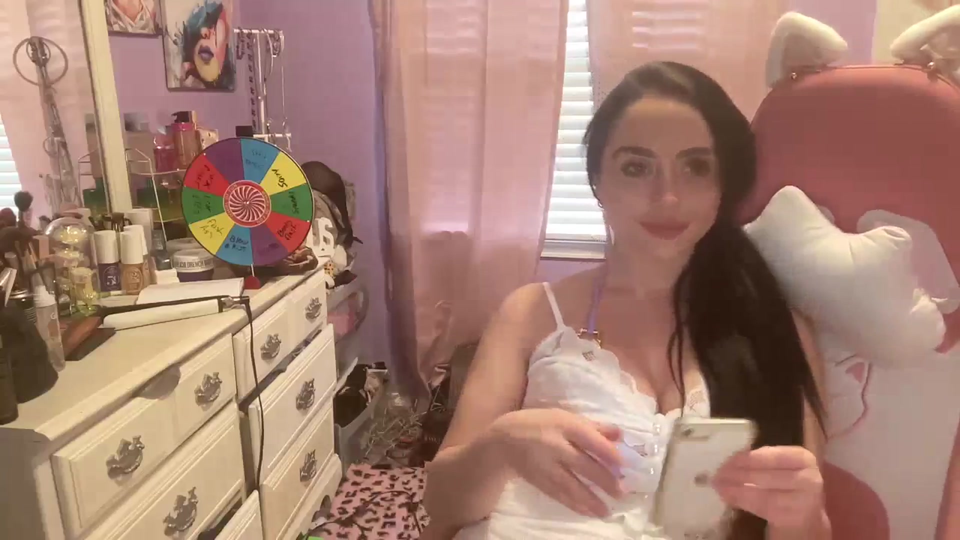 Gallery image thumbnail from Angel_baby124's myfreecams stream on, 03/26/2024, 18:01 image 8 of 20