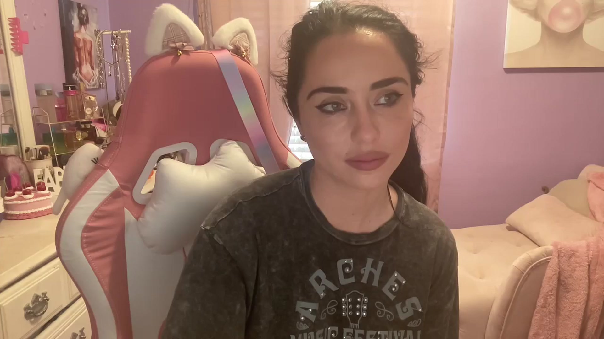 Gallery image thumbnail from Angel_baby124's myfreecams stream on, 06/01/2024, 16:00 image 3 of 20
