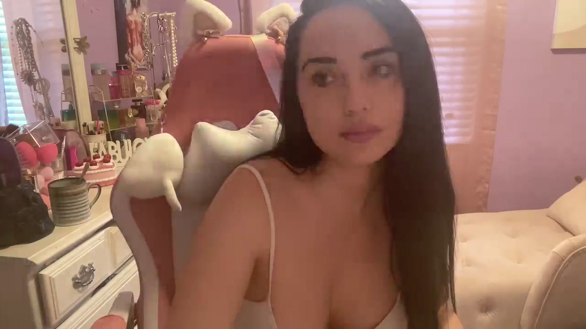 Gallery image thumbnail from Angel_baby124's myfreecams stream on, 06/06/2024, 15:31 image 3 of 20