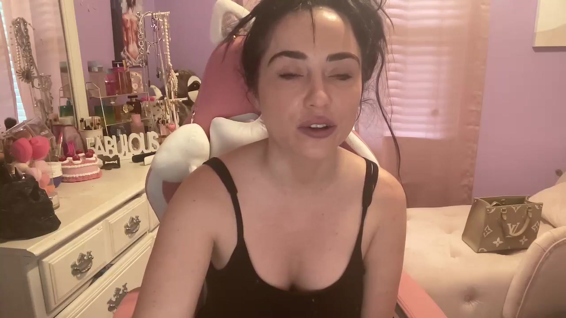 Gallery image thumbnail from Angel_baby124's myfreecams stream on, 06/10/2024, 14:33 image 9 of 20
