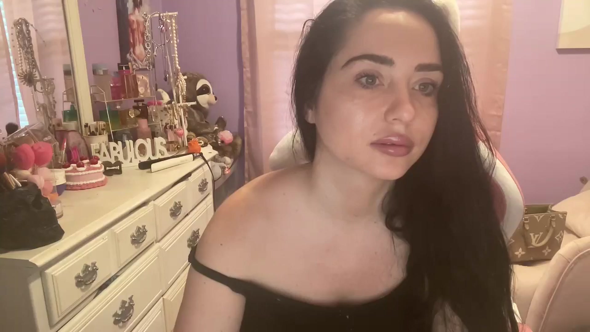 Gallery image thumbnail from Angel_baby124's myfreecams stream on, 06/10/2024, 14:33 image 19 of 20