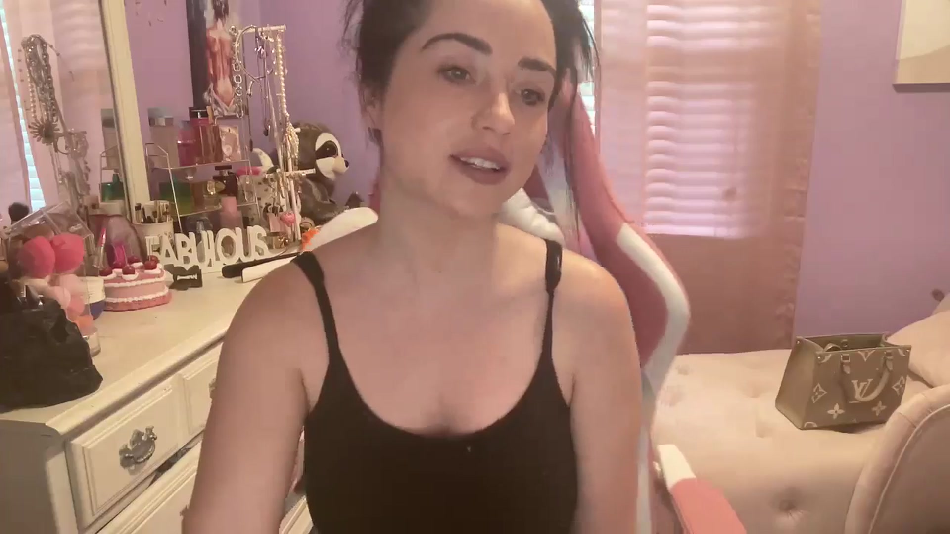 Gallery image thumbnail from Angel_baby124's myfreecams stream on, 06/10/2024, 14:33 image 6 of 20