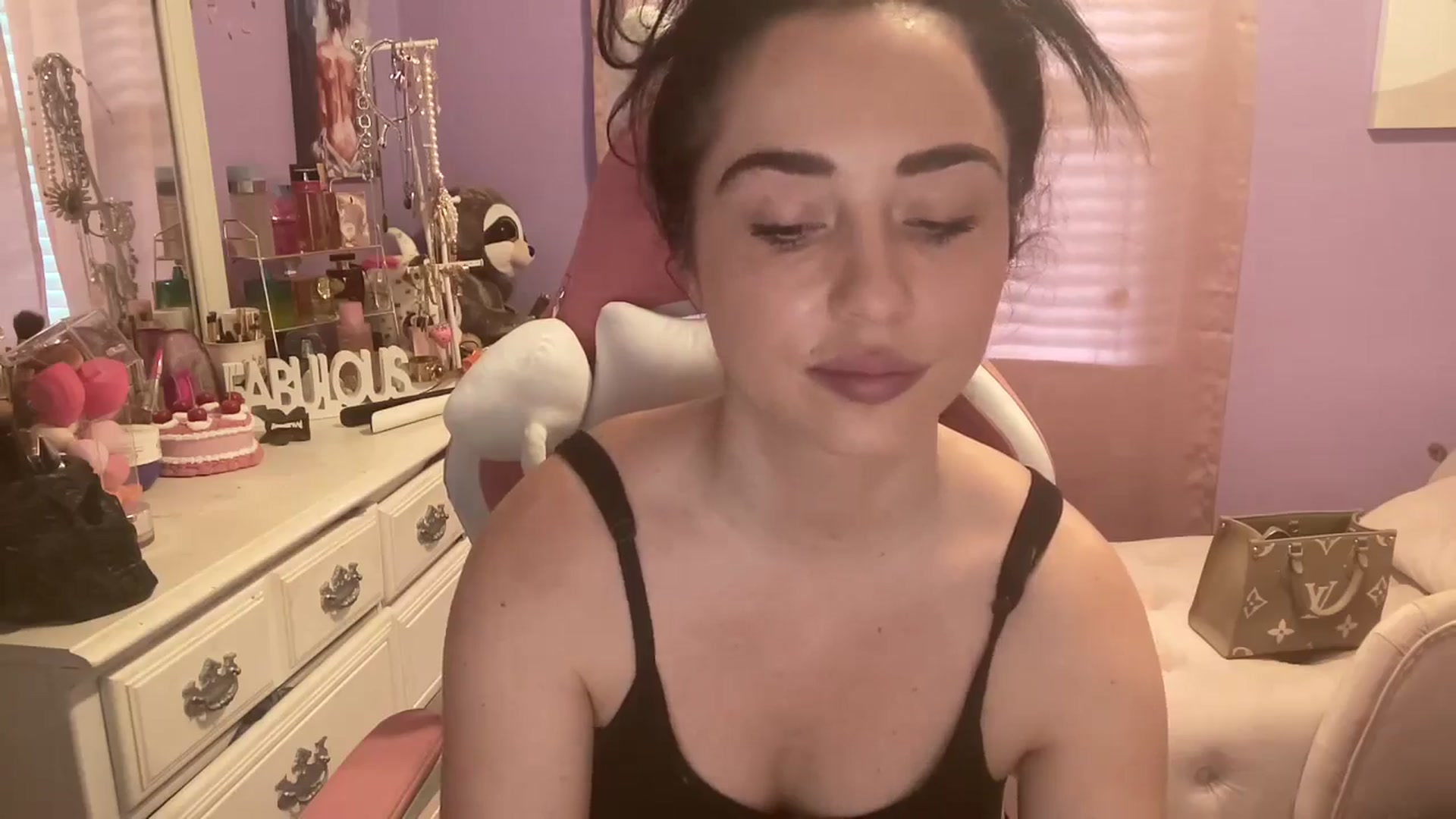 Gallery image thumbnail from Angel_baby124's myfreecams stream on, 06/10/2024, 14:33 image 4 of 20