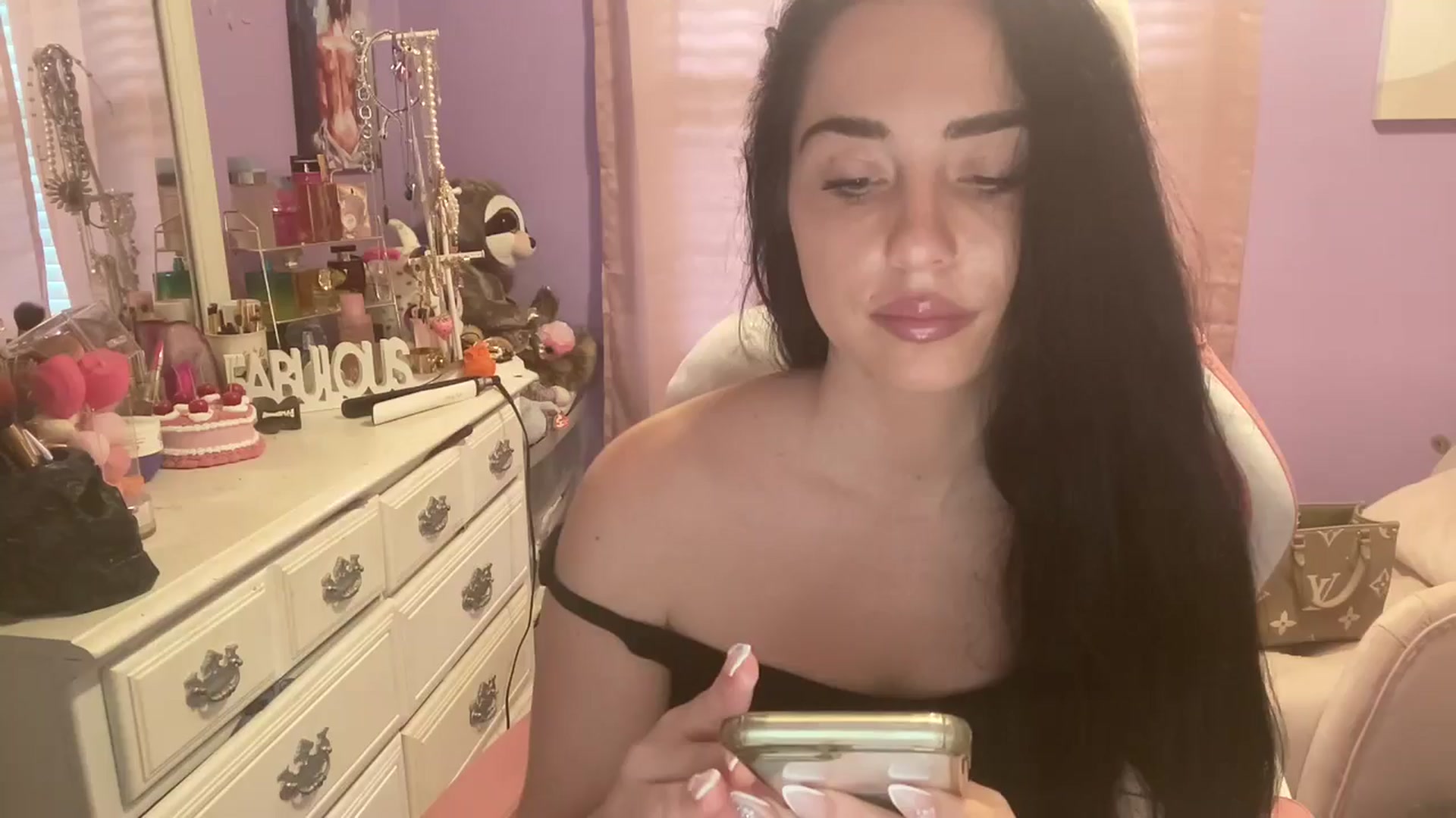 Gallery image thumbnail from Angel_baby124's myfreecams stream on, 06/10/2024, 14:33 image 20 of 20