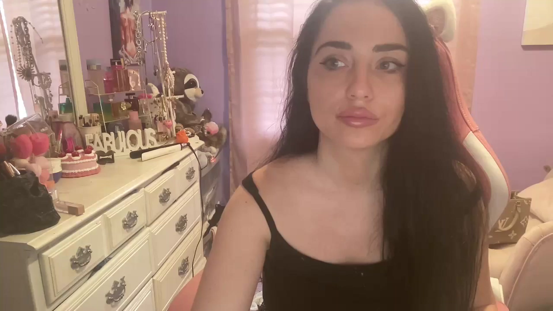 Gallery image thumbnail from Angel_baby124's myfreecams stream on, 06/10/2024, 15:03 image 15 of 20