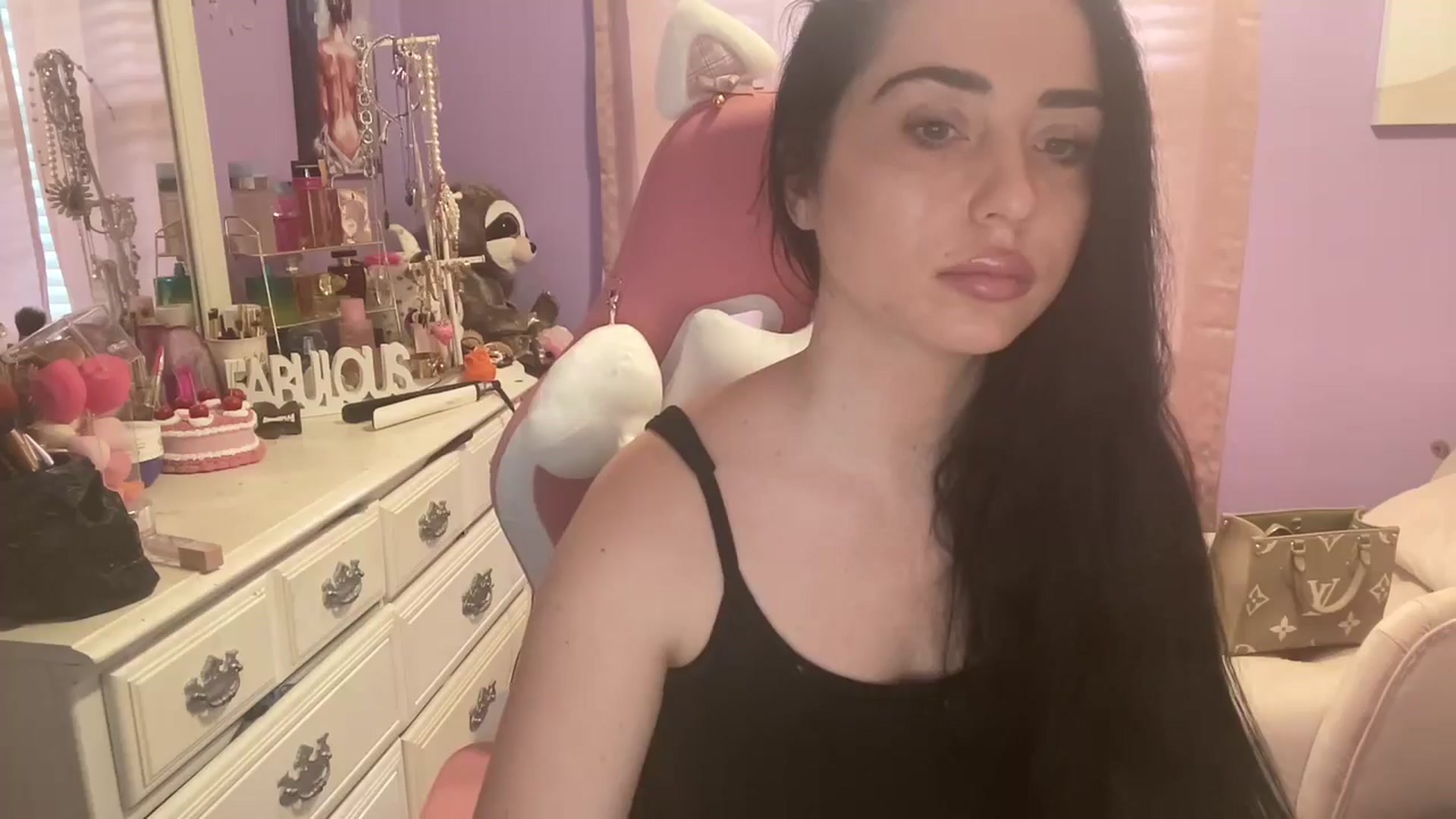 Gallery image thumbnail from Angel_baby124's myfreecams stream on, 06/10/2024, 15:03 image 6 of 20