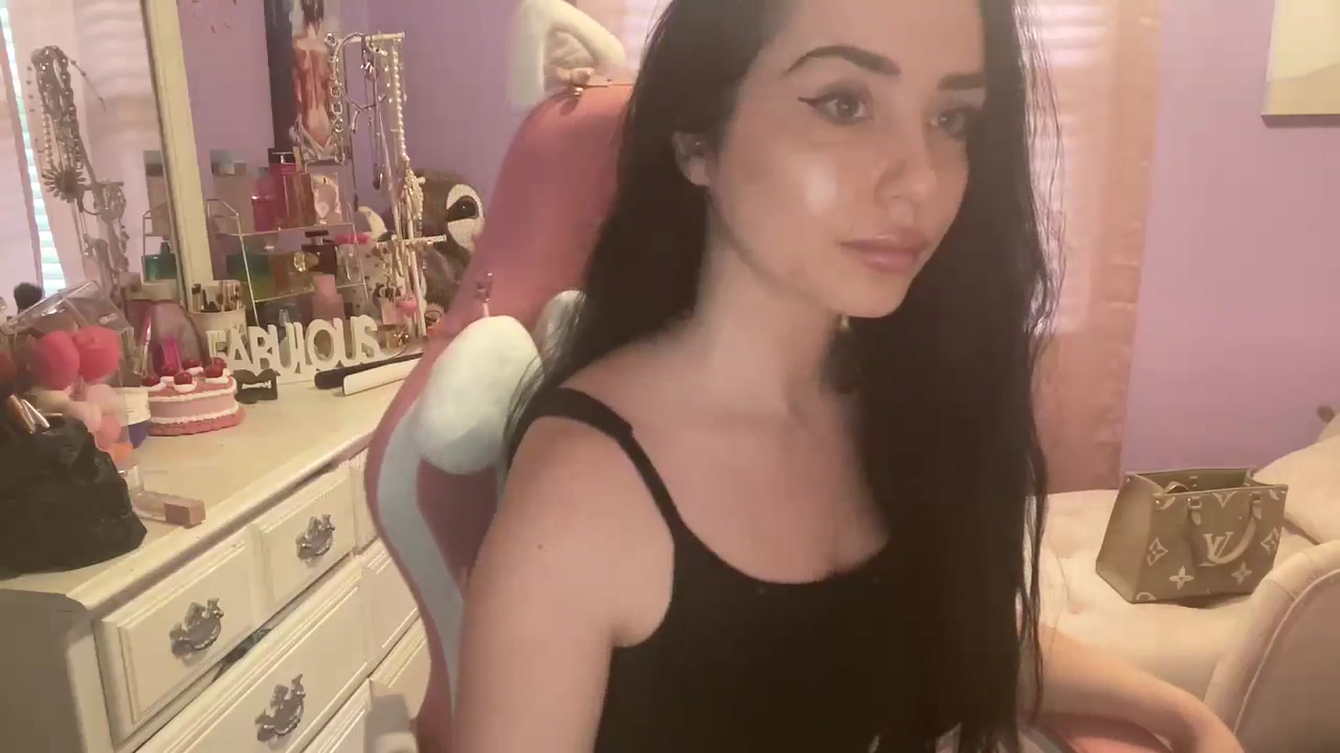 Gallery image thumbnail from Angel_baby124's myfreecams stream on, 06/10/2024, 15:03 image 8 of 20