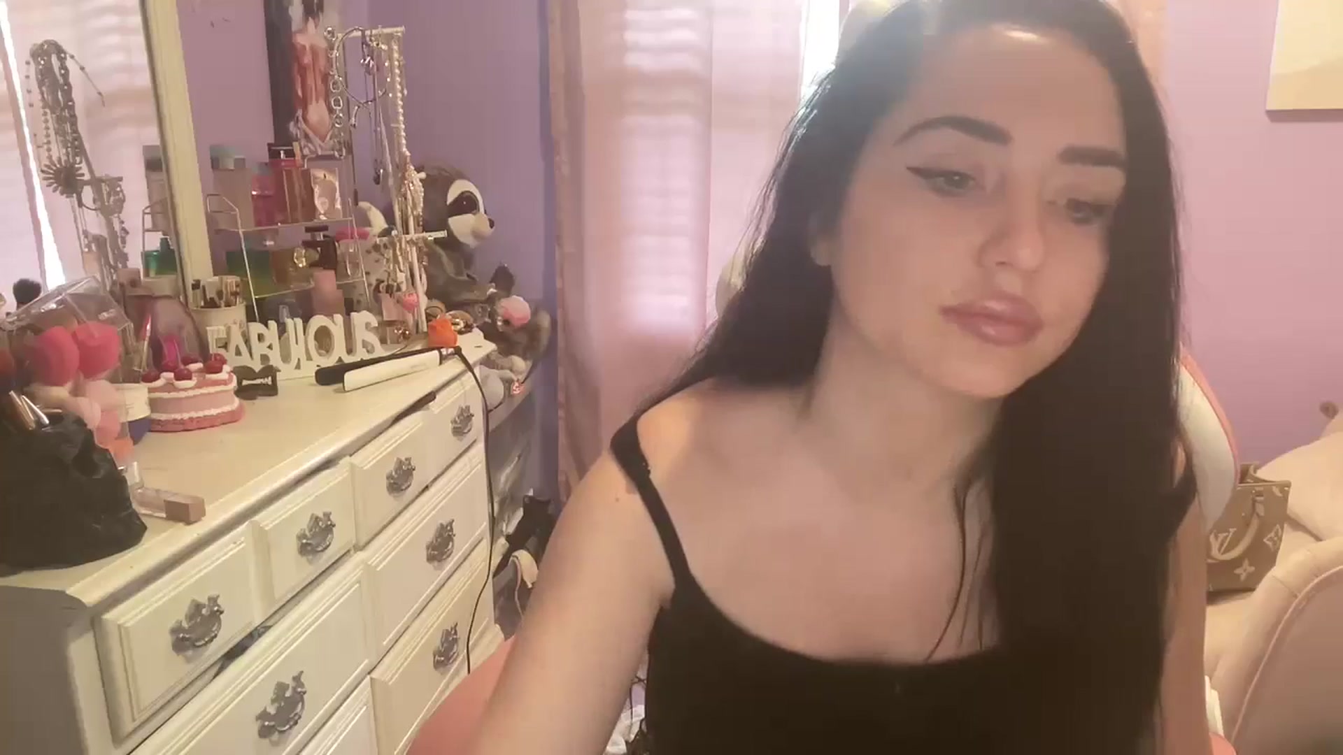 Gallery image thumbnail from Angel_baby124's myfreecams stream on, 06/10/2024, 15:03 image 16 of 20