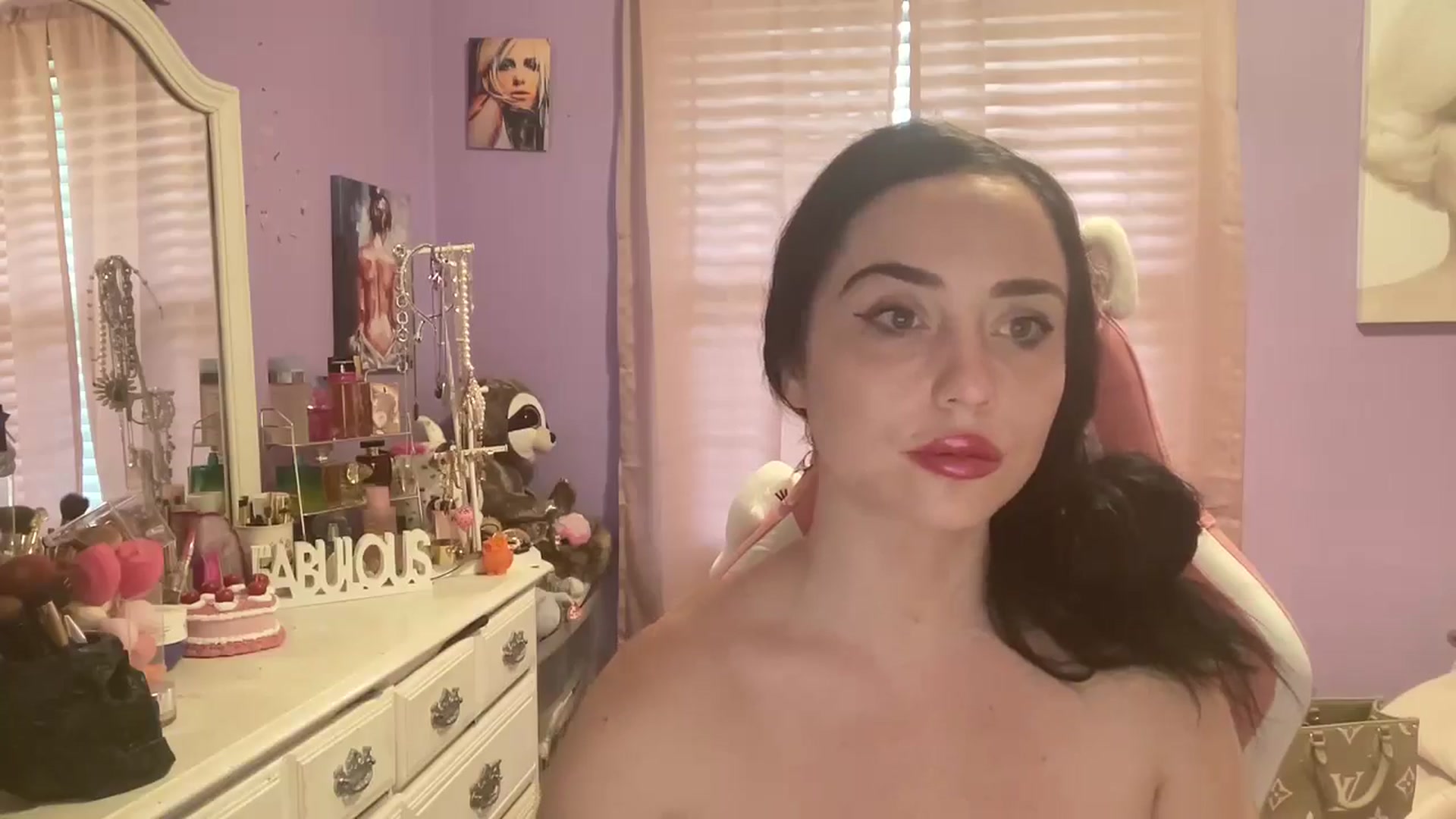 Gallery image thumbnail from Angel_baby124's myfreecams stream on, 06/10/2024, 19:36 image 13 of 20
