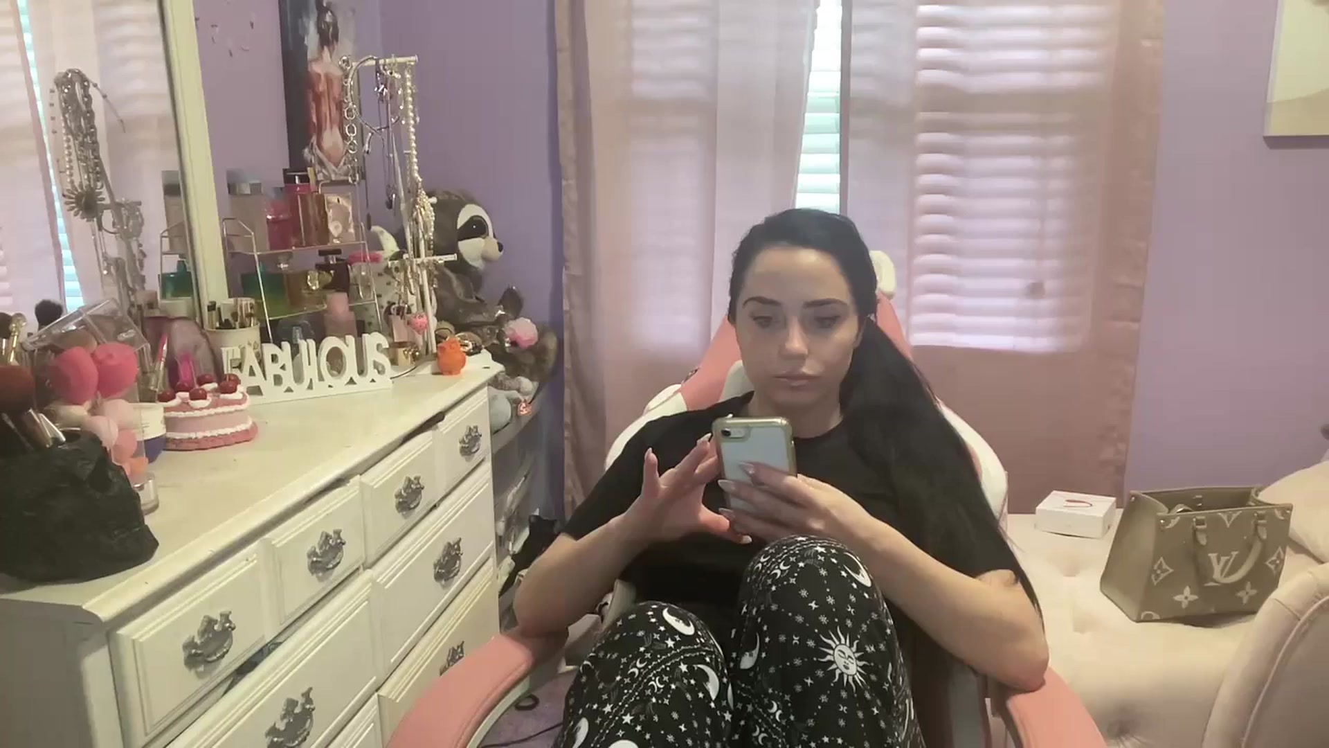 Gallery image thumbnail from Angel_baby124's myfreecams stream on, 06/10/2024, 19:36 image 5 of 20
