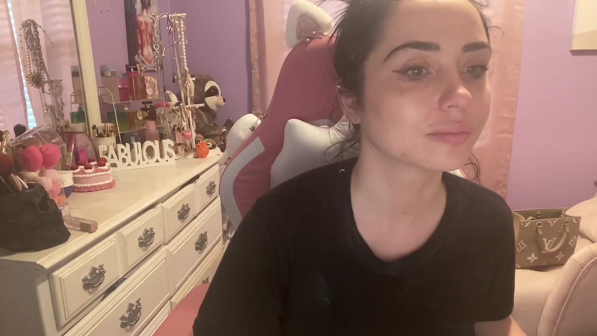 Gallery image thumbnail from Angel_baby124's myfreecams stream on, 06/10/2024, 19:36 image 2 of 20