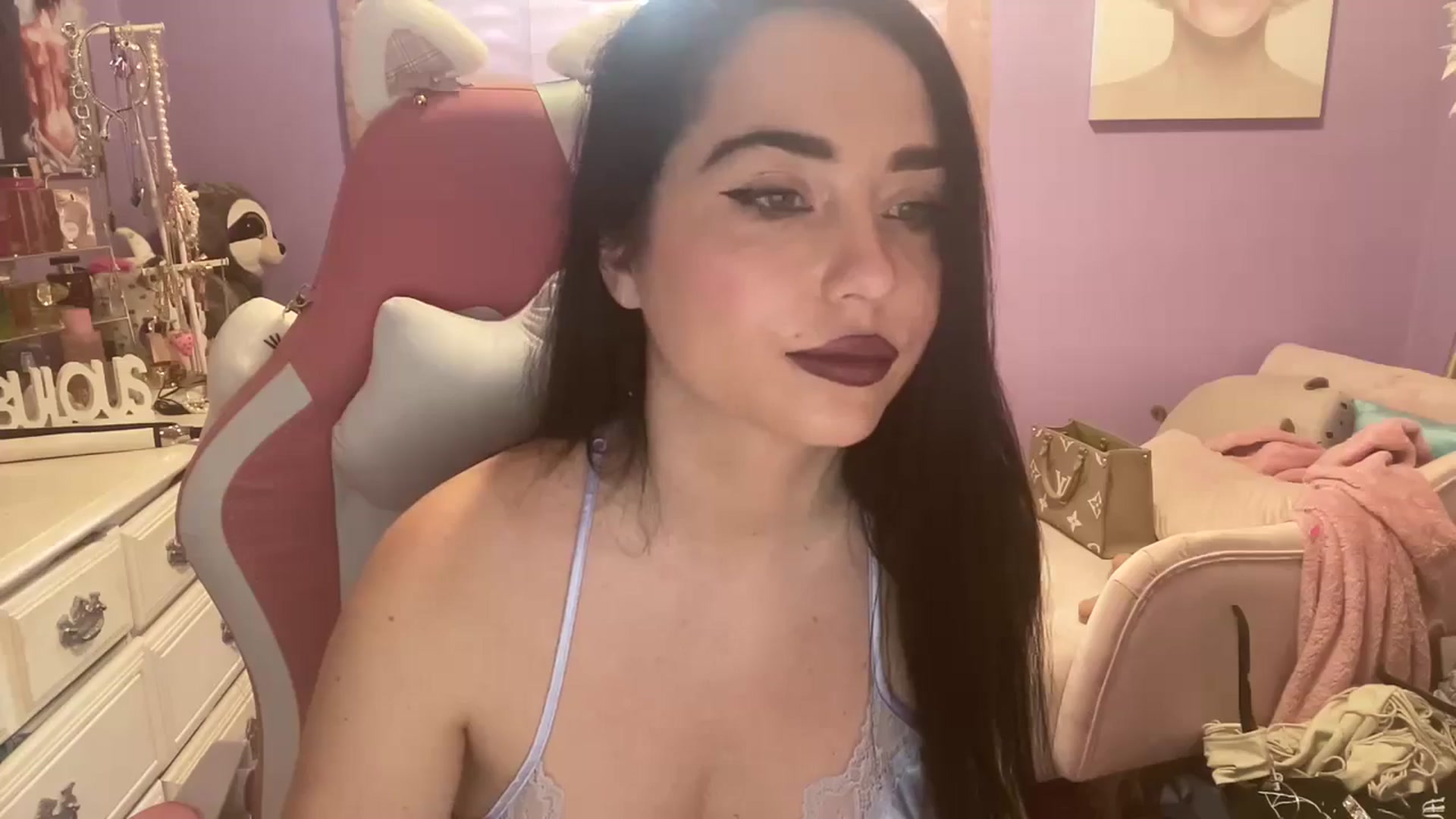 Gallery image thumbnail from Angel_baby124's myfreecams stream on, 06/11/2024, 16:33 image 14 of 20