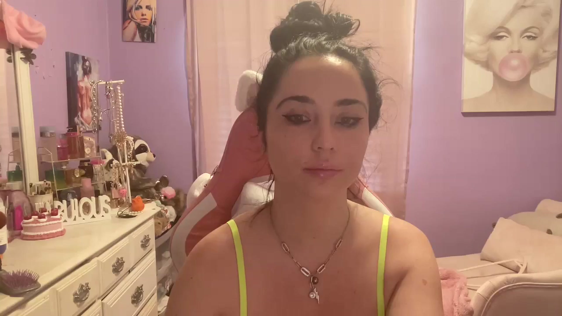 Gallery image thumbnail from Angel_baby124's myfreecams stream on, 06/18/2024, 15:08 image 10 of 20