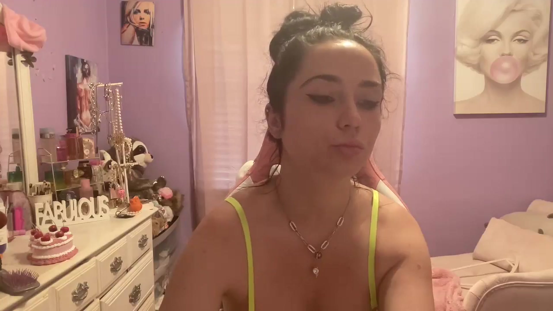Gallery image thumbnail from Angel_baby124's myfreecams stream on, 06/18/2024, 16:08 image 7 of 20