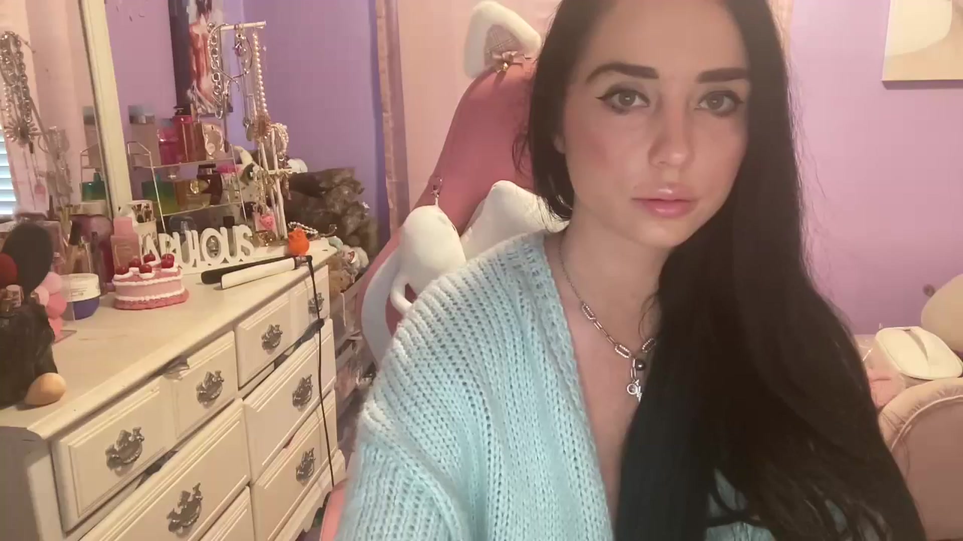 Gallery image thumbnail from Angel_baby124's myfreecams stream on, 06/29/2024, 18:44 image 1 of 20