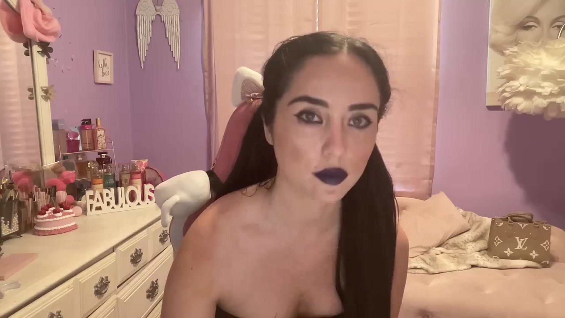 Gallery image thumbnail from Angel_baby124's myfreecams stream on, 07/07/2024, 16:18 image 10 of 20