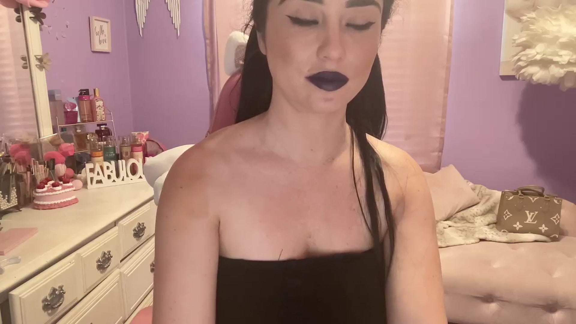Gallery image thumbnail from Angel_baby124's myfreecams stream on, 07/07/2024, 16:18 image 5 of 20