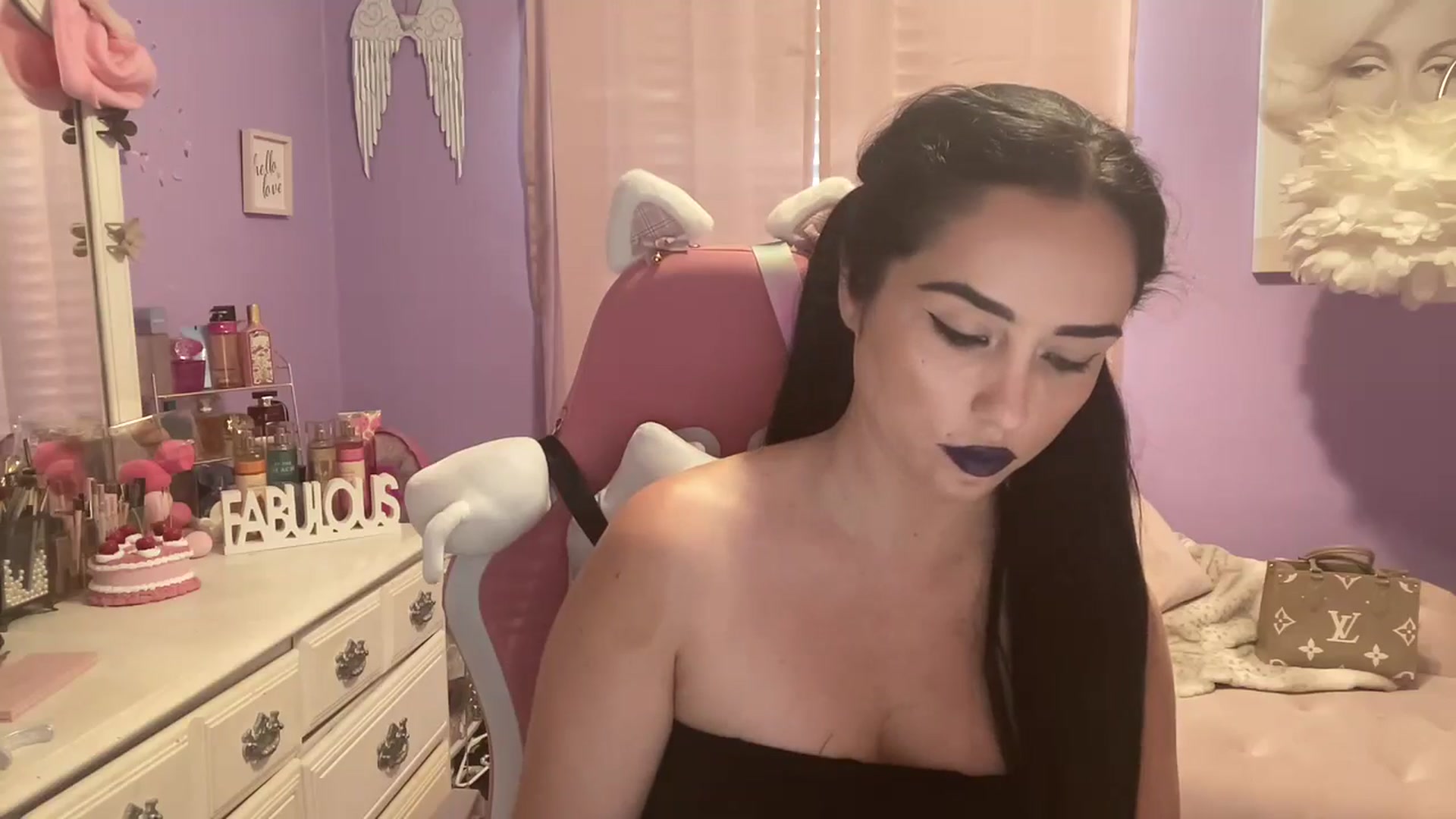 Gallery image thumbnail from Angel_baby124's myfreecams stream on, 07/07/2024, 16:18 image 15 of 20