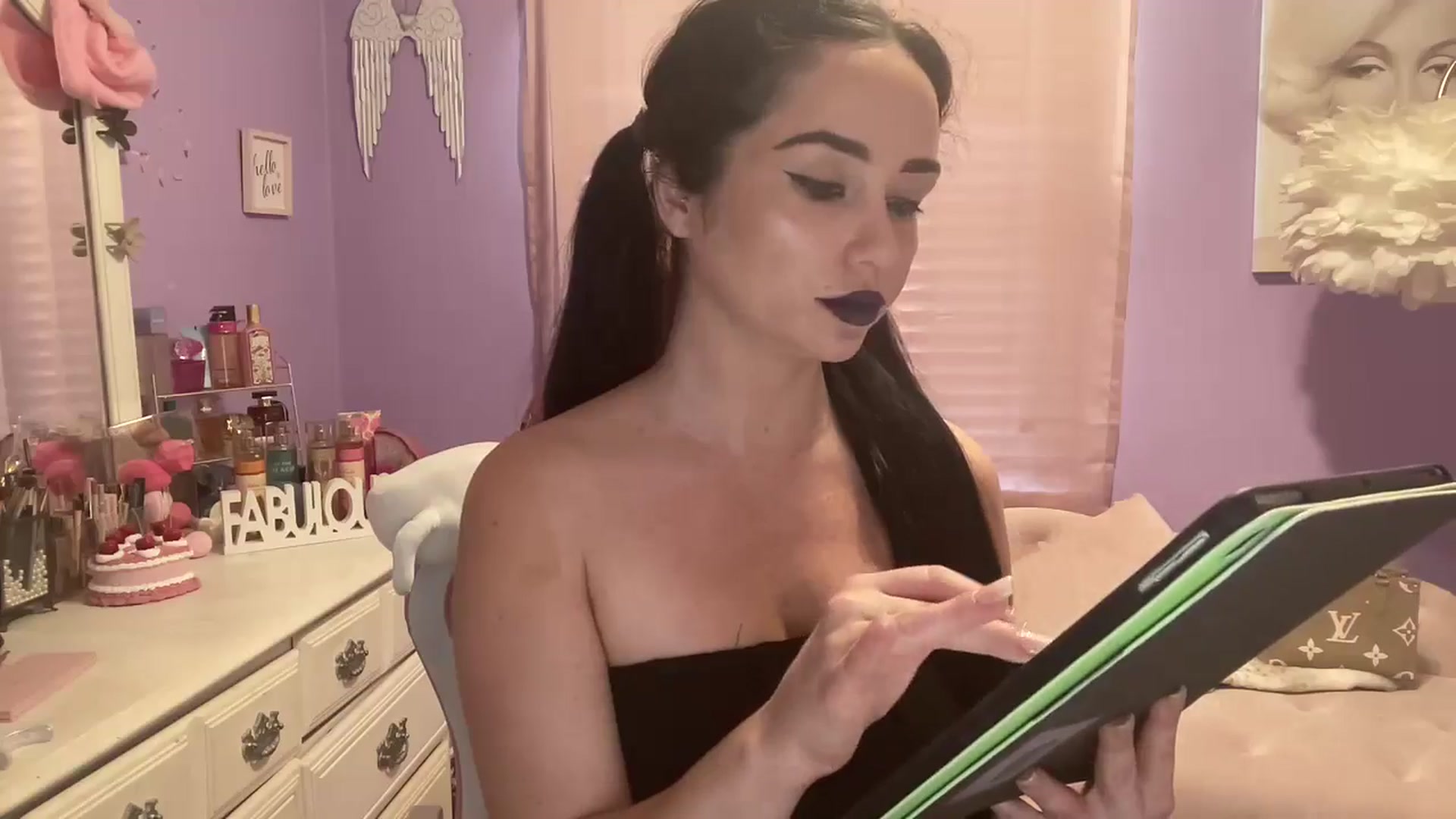 Gallery image thumbnail from Angel_baby124's myfreecams stream on, 07/07/2024, 16:18 image 8 of 20