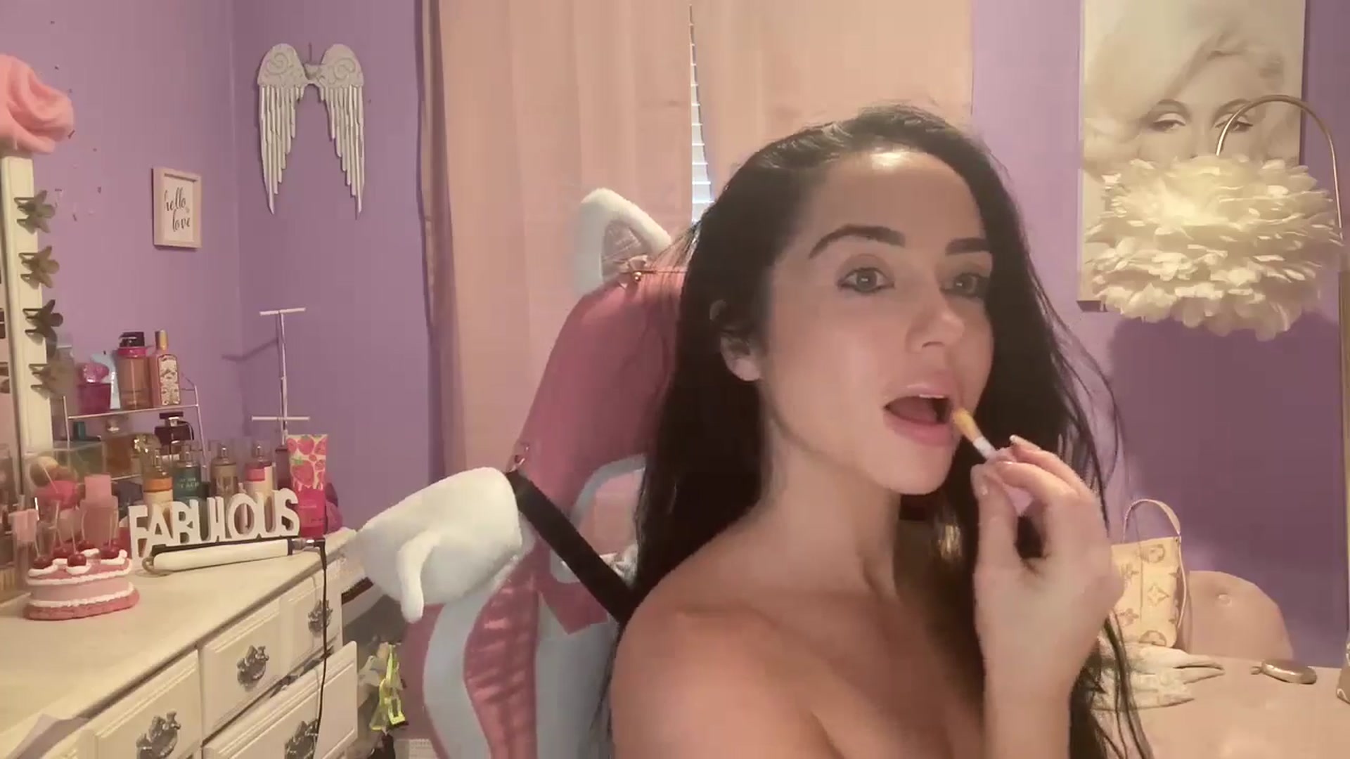 Gallery image thumbnail from Angel_baby124's myfreecams stream on, 07/17/2024, 17:15 image 3 of 20