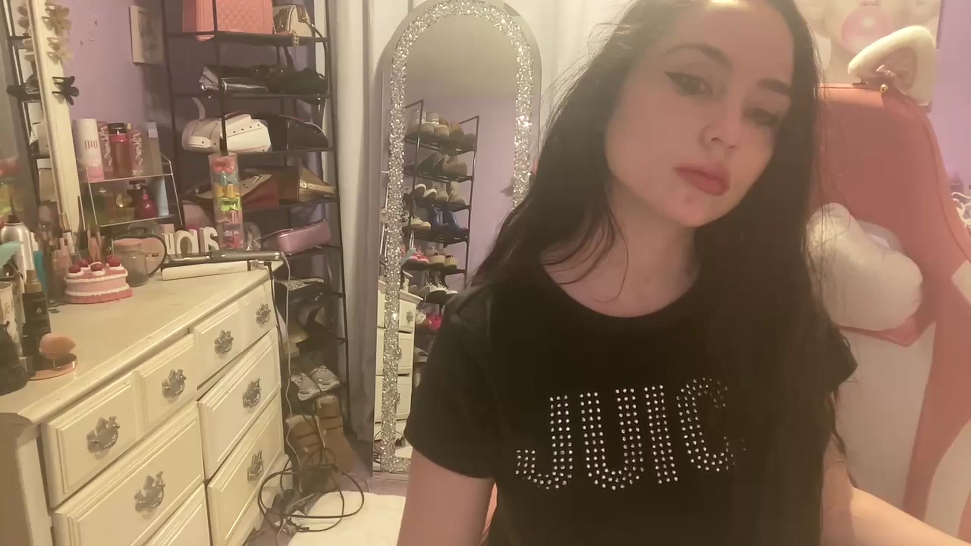 Gallery image thumbnail from Angel_baby124's myfreecams stream on, 10/29/2024, 15:00 image 17 of 20