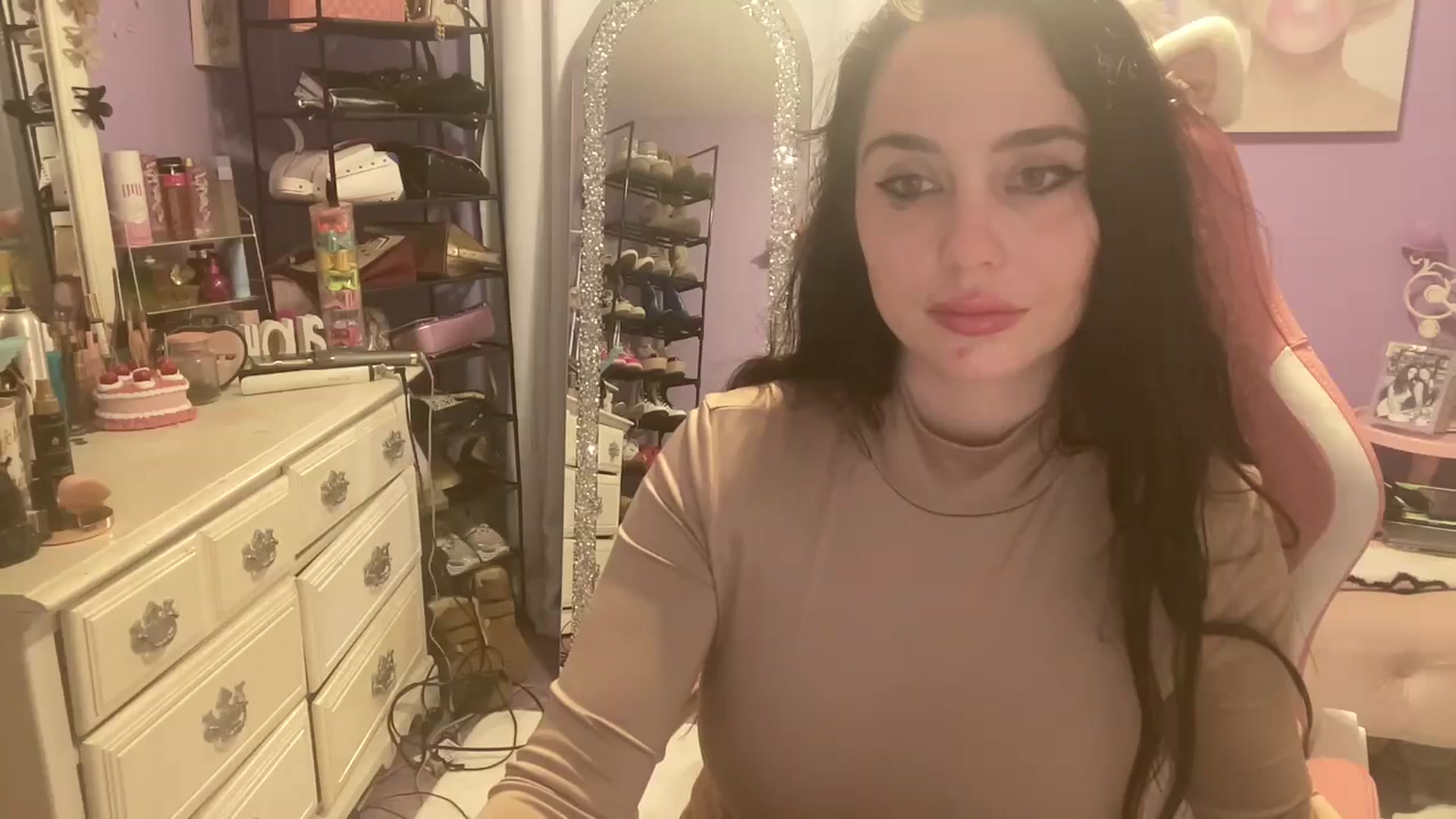 Gallery image thumbnail from Angel_baby124's myfreecams stream on, 10/29/2024, 15:50 image 17 of 20