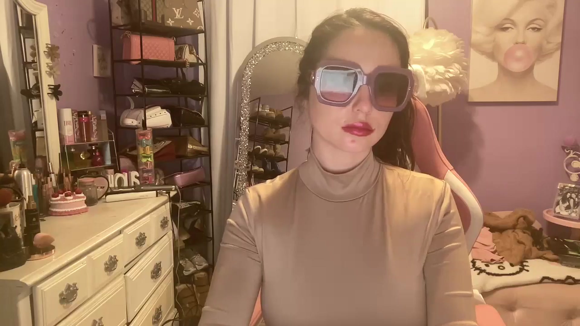 Gallery image thumbnail from Angel_baby124's myfreecams stream on, 10/29/2024, 16:10 image 14 of 20