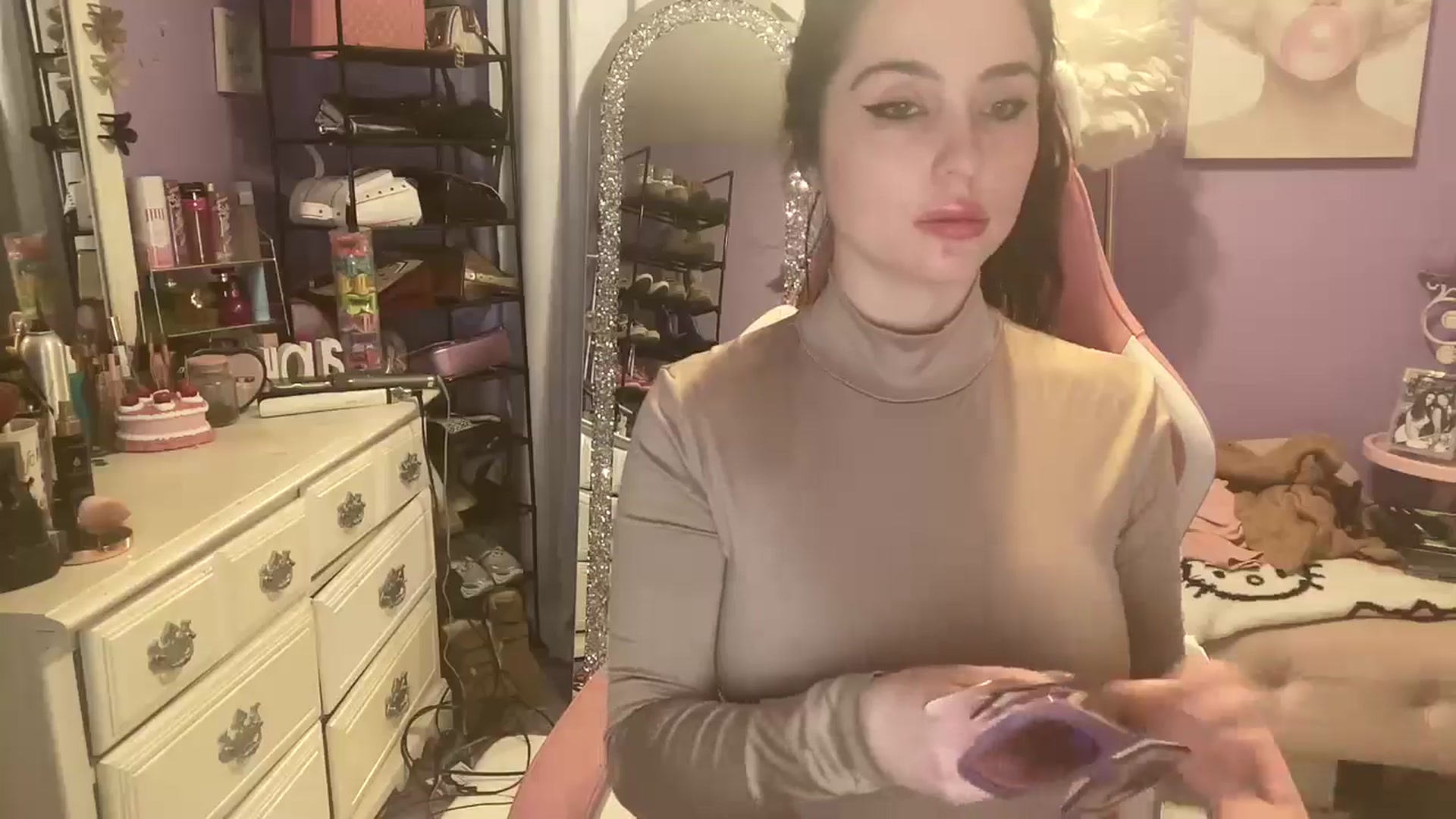 Gallery image thumbnail from Angel_baby124's myfreecams stream on, 10/29/2024, 16:10 image 6 of 20