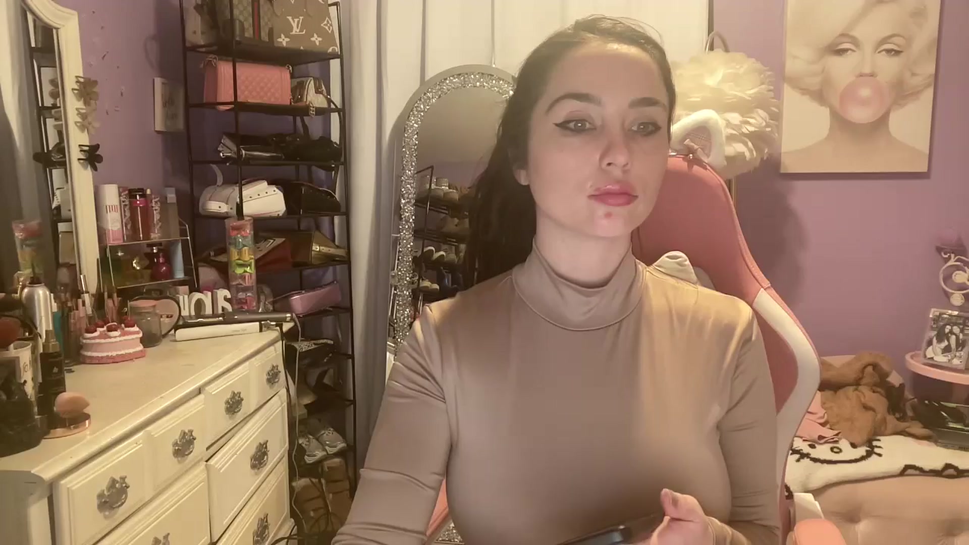 Gallery image thumbnail from Angel_baby124's myfreecams stream on, 10/29/2024, 16:10 image 1 of 20