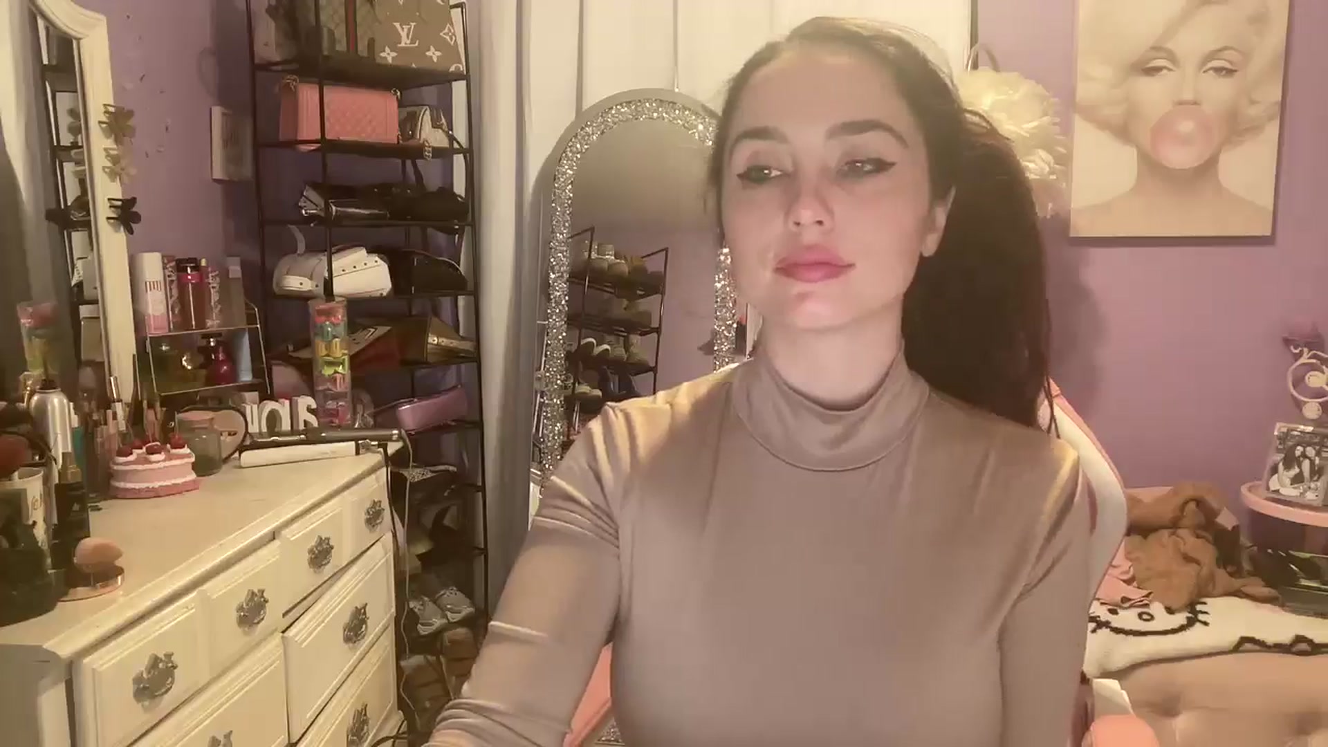 Gallery image thumbnail from Angel_baby124's myfreecams stream on, 10/29/2024, 16:10 image 4 of 20